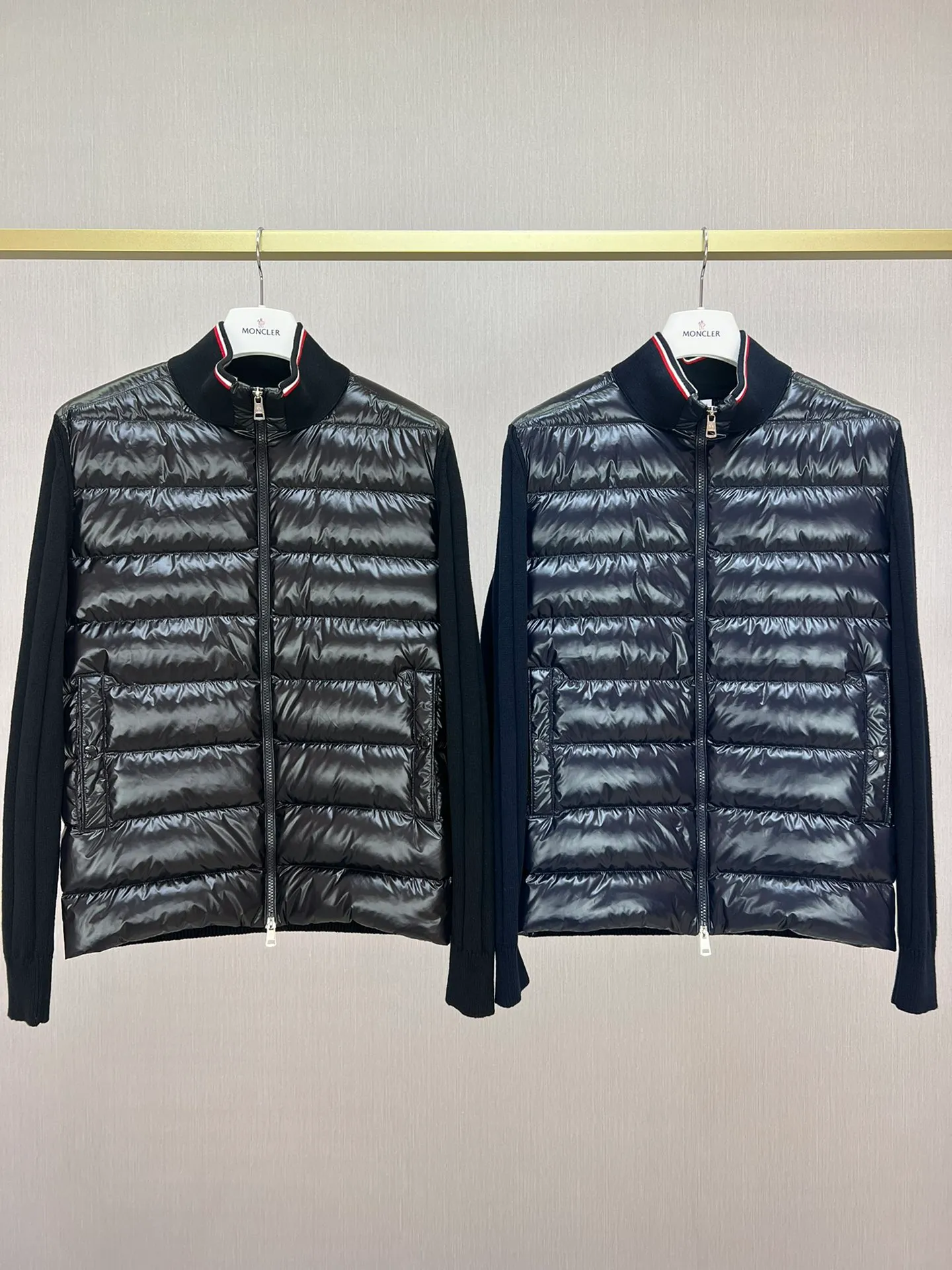 P680 is worn in Milan Moncler/Moncler 23 men's stand-up collar three-color cotton zipper cardigan, new spliced ​​down warm sweater, versatile European design style, unique and fashionable! Comfortable, breathable and warm! Color: black, blue, Size: M, L, XL, XXL, XXXL,