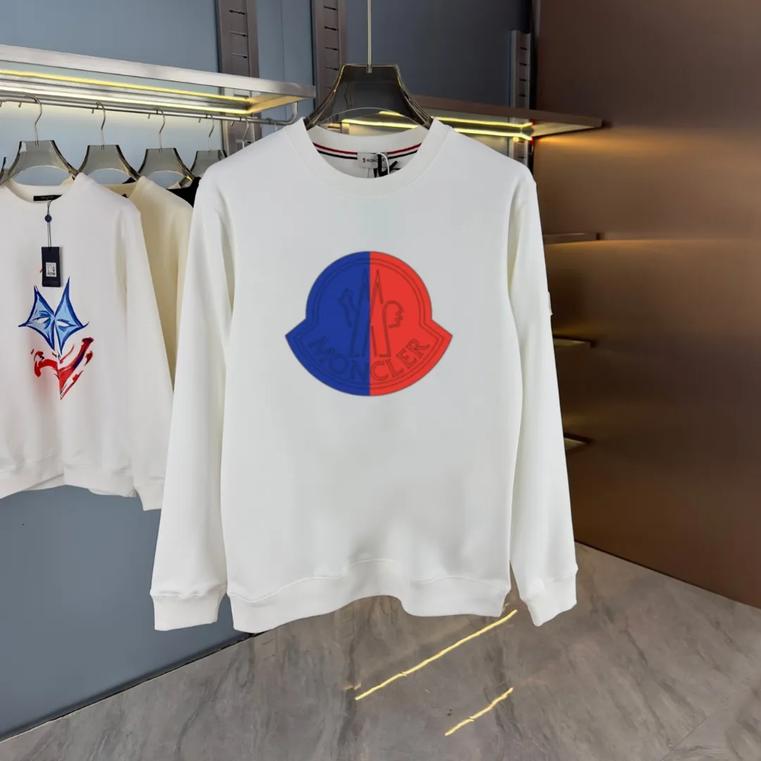 P210 High-version sweatshirt) [Long-term stock] 〖𝐌𝐎𝐍𝐂𝐋𝐄𝐑~Mask〗 Made of 440g heavy-weight fabric. It is different from the market currency. It can be matched with any variety and is properly handsome. 😎The whole dress is made of double waistcoats. The double waistcoats make the whole dress more three-dimensional. Not ordinary factories can do such fine work. 2025 Spring runway version of the T stage, on sale at the counter, round neck terry sweatshirt, high-end double-strand pure cotton, custom-made stretch ribs, dyed in the same vat, complete with three standards, matched with exquisite embroidered LOGO on the chest, simple and advanced, same style for men and women. Color: black, apricot, white, size: S M L XL 2XL