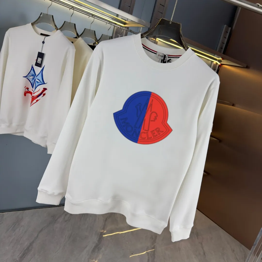 P210 High-version sweatshirt) [Long-term stock] 〖𝐌𝐎𝐍𝐂𝐋𝐄𝐑~Mask〗 Made of 440g heavy-weight fabric. It is different from the market currency. It can be matched with any variety and is properly handsome. 😎The whole dress is made of double waistcoats. The double waistcoats make the whole dress more three-dimensional. Not ordinary factories can do such fine work. 2025 Spring runway version of the T stage, on sale at the counter, round neck terry sweatshirt, high-end double-strand pure cotton, custom-made stretch ribs, dyed in the same vat, complete with three standards, matched with exquisite embroidered LOGO on the chest, simple and advanced, same style for men and women. Color: black, apricot, white, size: S M L XL 2XL