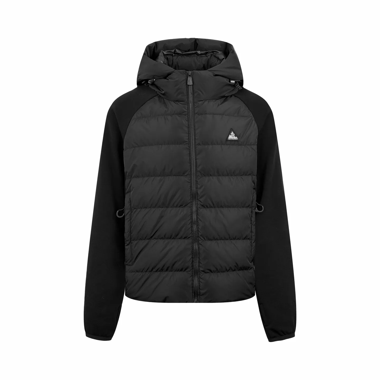P780 Moncler logo woven splicing down jacket (black). The fabric is made of customized matte lattice air shield velvet and 300D high-density calendered coating. It uses the new national standard 90 white duck down (welcome to test). It has a full amount of down and is warm. It is light and fluffy. It exudes an irresistible charm with a pure and ultimate black tone. The Monlcer triangle logo is embellished on the chest. The power aesthetics of the minimalist logo. The front area is concentrated with down filling to build dynamic insulation for the core heat dissipation zone of the human body. The hooded down is a moving warm flow barrier for the head and neck, and forms a thermal energy circulation system with the front panel. The elastic woven sleeves provide freedom of movement with a sense of compression, forming a relaxed and warm philosophy. The real high-level is to let function become the footnote of style, and computer mechanical down filling is given priority by making the liner pattern to determine the filling area and determine the gram weight of down per square meter according to the original three-dimensional effect, thereby calculating the amount of down filling for each piece. The computer down filling machine uses a digital weighing unit Achieve stable measurement, 3D three-dimensional quilting technology. With the help of the programming system of the CNC quilting machine, the down in different areas is accurately separated to ensure that the filling is evenly fixed after sewing. To avoid agglomeration or shifting, the computer template machine lines the line. The line line process of the computer template machine shows extremely high neatness and smoothness. The craftsman accurately controls the size during the operation to ensure that each line meets the design requirements. The lines of the entire template are smooth and uniform. Neat and beautiful, the triple overlocking and five-thread dense stitching process uses main seam overlocking + diagonal reinforcement + raw edge wrapping. The triple structure forms a three-dimensional protective net at the edge of the fabric to avoid stitch breakage. Size:S-M-L-XL