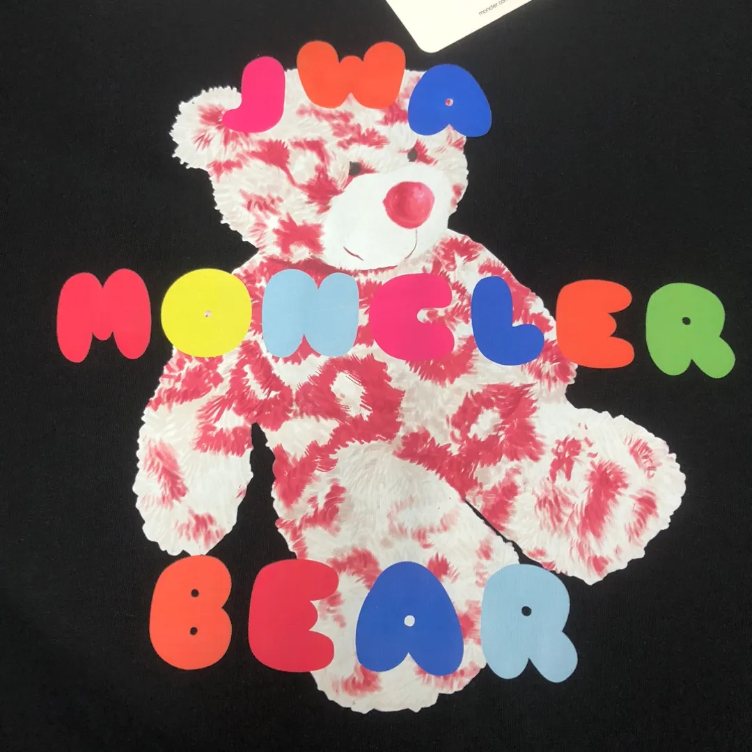 P160 MONCLER 25 The latest short-sleeved T-shirt for couples~Colorful bear element print~The upper body of the fabric is comfortable and breathable, not stiff, slim cut, made of high-customized pure cotton fabric! The upper body is comfortable and stylish, and it can be worn alone as an inner layer. It is a must-have for fashionistas! ! ! Color: Black White Orange Sky Blue Size: S M L XL (Loose fit! Please state your height and weight when placing an order)