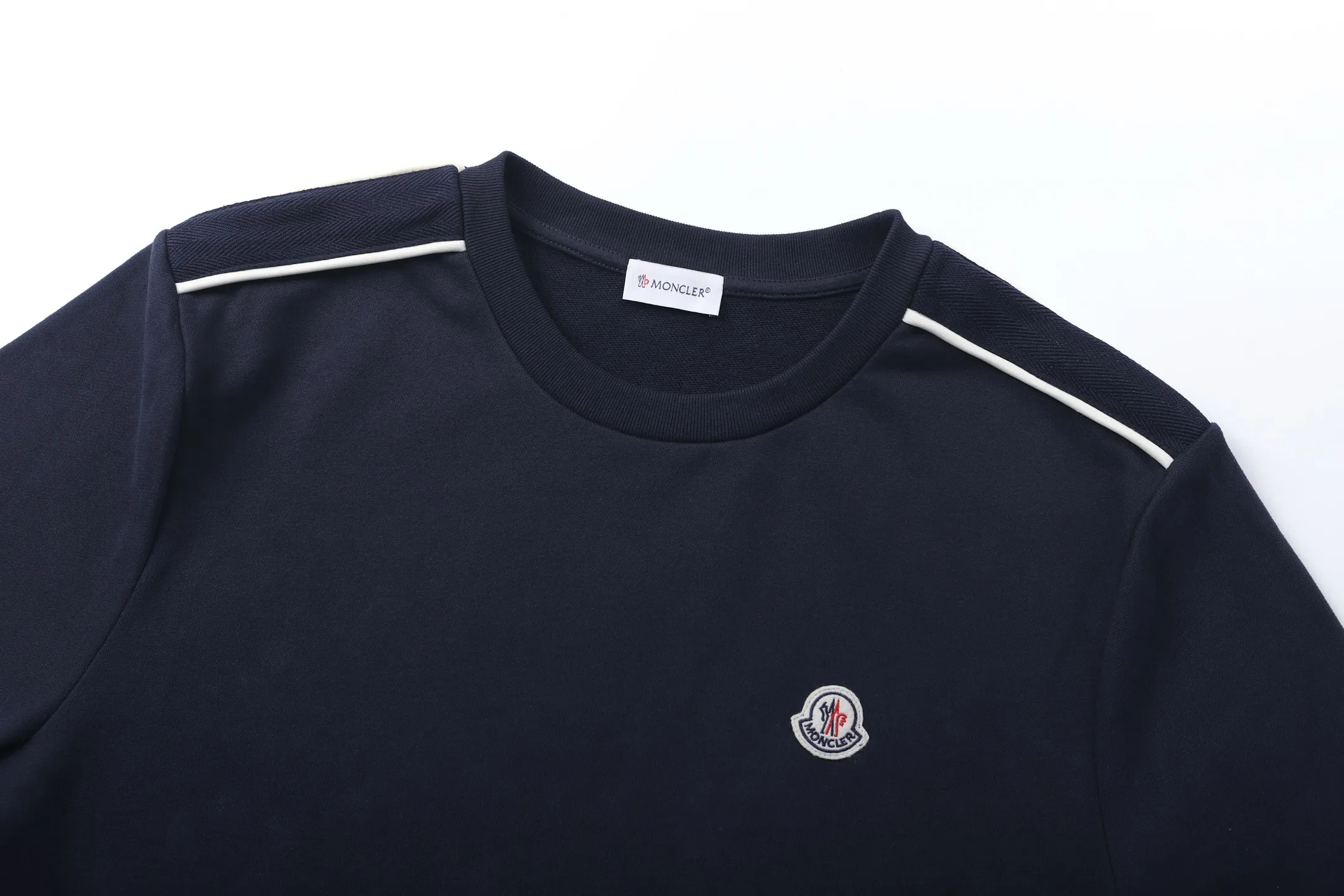P370 White background picture] MONCLER/Maskled round neck logo cotton long-sleeved sweatshirt [Ready stock] S M L XL Authentic 5400 purchase and development, 320g multi-thread sweatshirt velvet 100% cotton, 400g 1*1 trendy brand rib, 280g shoulder double-sided strapping, fabric wash, template embroidery, customized 1:1 embroidery label, customized 1:1 strapping, customized 1:1 ribbon, customized 1:1 trademark, loose version