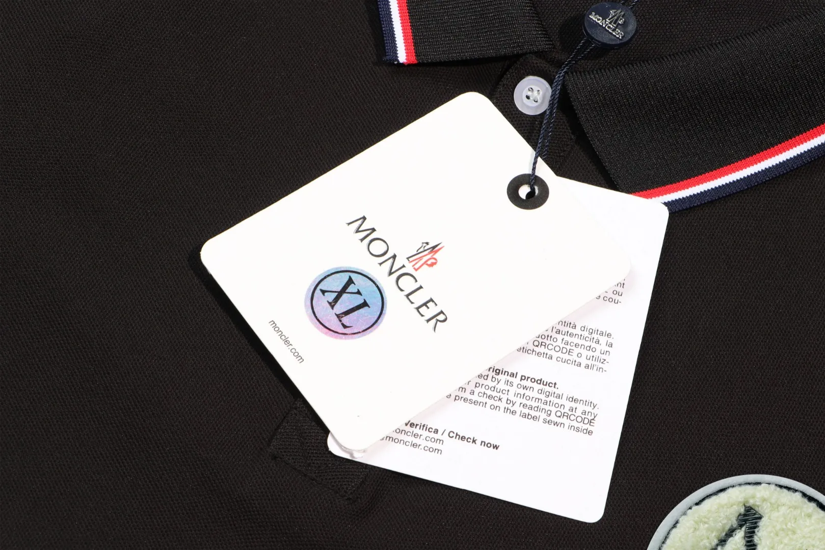 P200 New in stock】𝐌𝐎𝐍𝐂𝐋𝐄𝐑~Mengkou #2024 Early spring new high-quality lapel long-sleeved POLO shirt, counter-customized fabrics with high breathability and comfort, impeccable details, the brand's simple element design concept, reflecting high quality. It feels delicate and soft! It presents a casual cut and the upper body shape is great! The chest is filled with three-dimensional embroidery of the brand LOGO to highlight quality and luxury. Color: black, white Size: M~L~XL~2XL~3XL