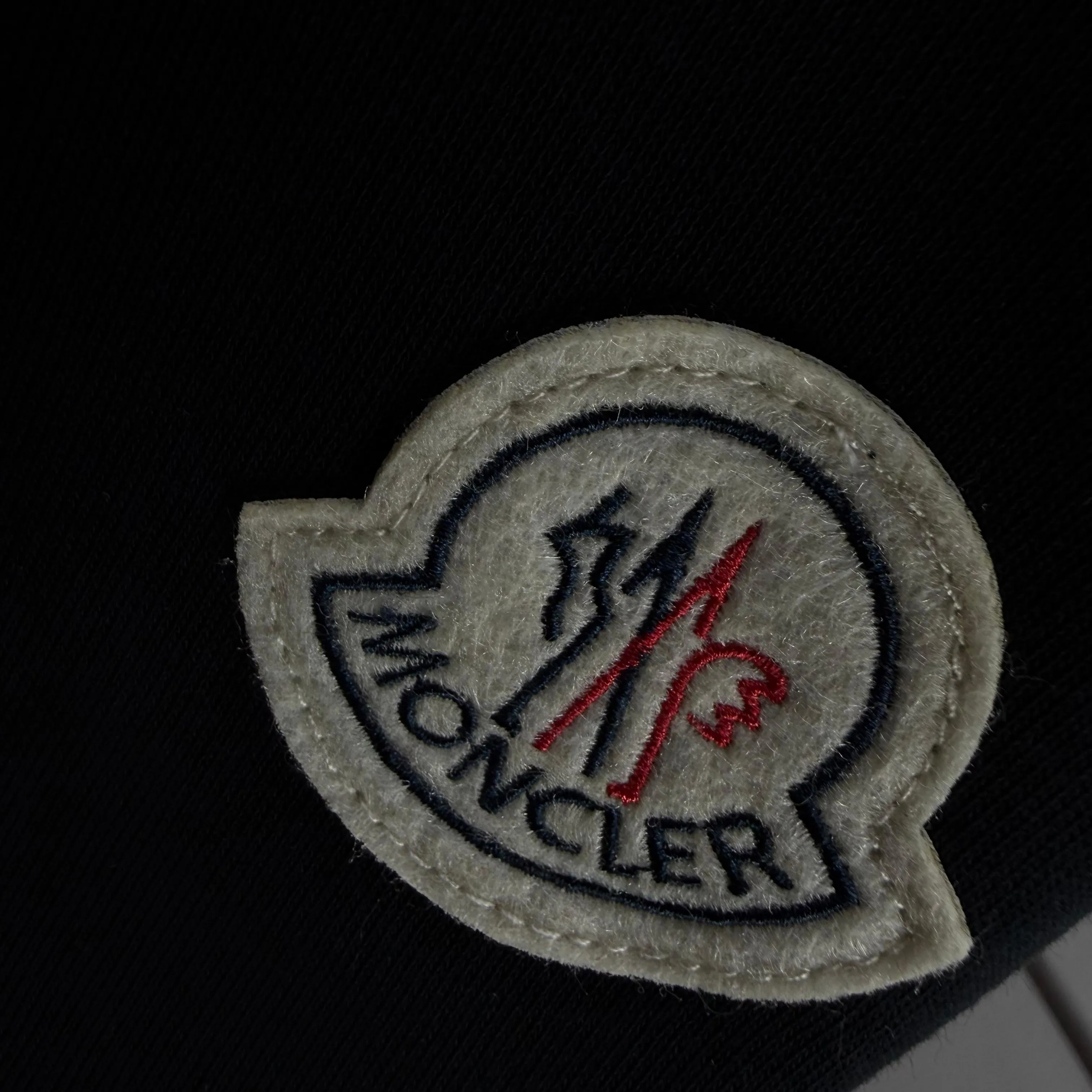 P310 MONCLER* 2025 Autumn new embroidered classic woolen leggings casual sweatpants, same style for men and women. The fabric is made of 380g high-density double-sided Chinese custom fabric. It does not deform or shrink. The three-dimensional drape is amazing. Color: Black Anchor Red Size: M-XXXL