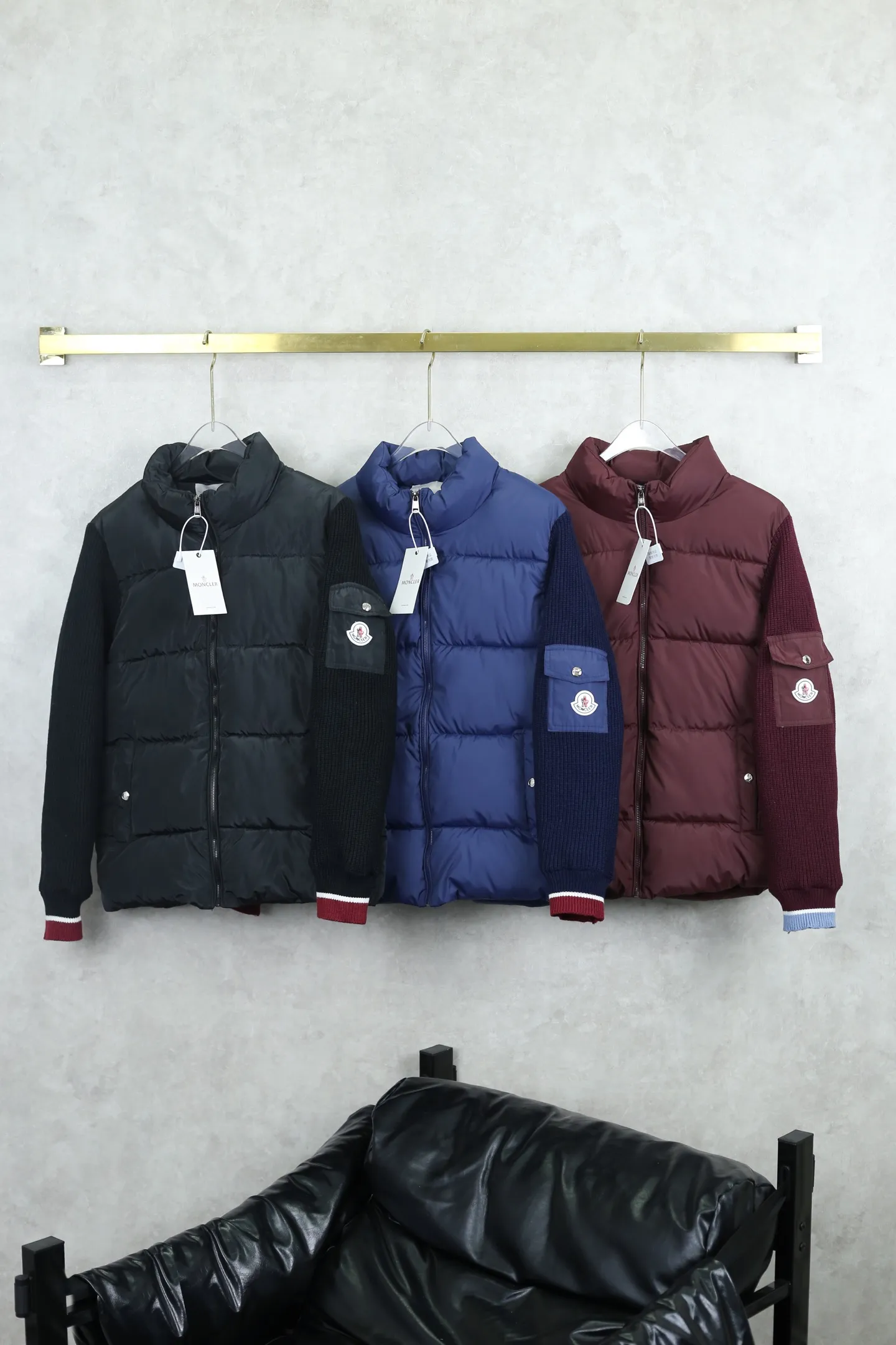 P360 Moncler/Mask Cardigan spliced ​​knitted thick cotton jacket. In autumn and winter, you need to be warm and decent with your eyes closed. This piece will not cause trouble with your eyes closed. New spliced ​​knitted series. Popular chocolate color. Versatile and good-looking.