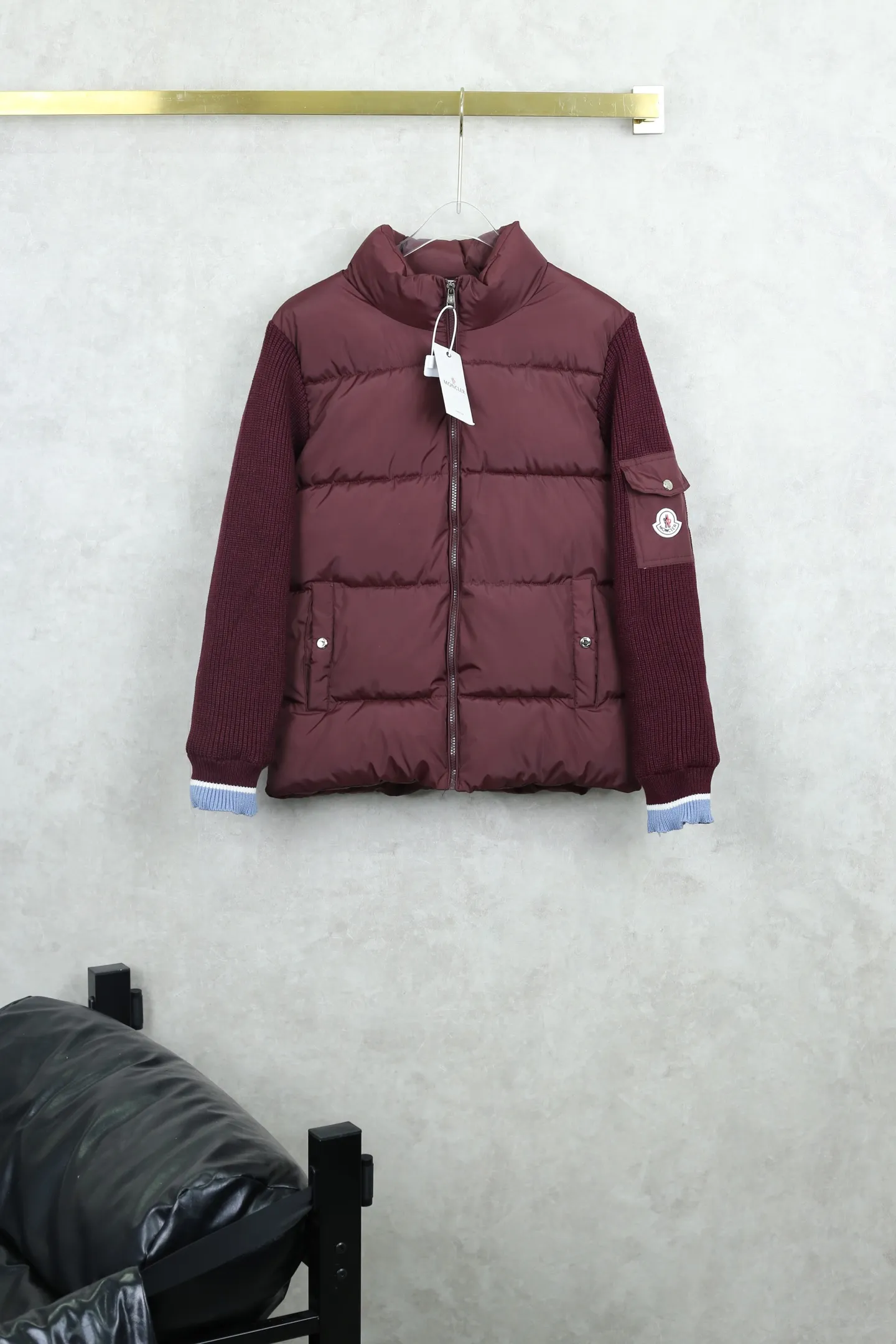 P360 Moncler/Mask Cardigan spliced ​​knitted thick cotton jacket. In autumn and winter, you need to be warm and decent with your eyes closed. This piece will not cause trouble with your eyes closed. New spliced ​​knitted series. Popular chocolate color. Versatile and good-looking.