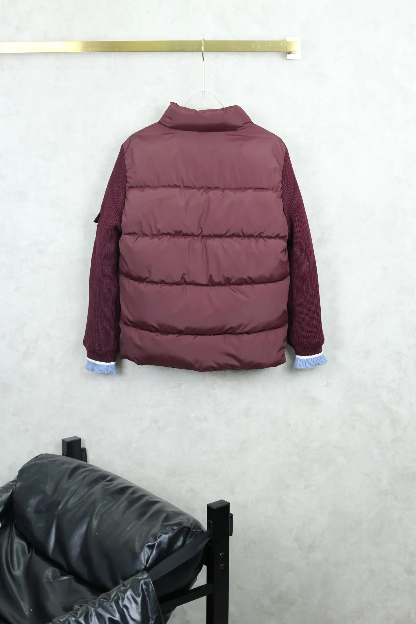P360 Moncler/Mask Cardigan spliced ​​knitted thick cotton jacket. In autumn and winter, you need to be warm and decent with your eyes closed. This piece will not cause trouble with your eyes closed. New spliced ​​knitted series. Popular chocolate color. Versatile and good-looking.