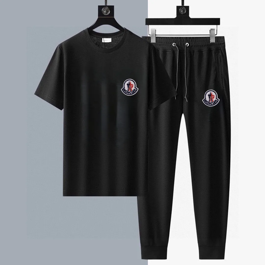 P320 [MONCLER Mouth Mouth] (Fat Man's Gospel) The same style as the 2025 official website. World-renowned luxury brand. Summer men's (double mercerized) high-quality 🐂 suit. It is made of imported original fabrics. It is a fashion trend of the season and a versatile hit. Simple and elegant, precise workmanship allows you to be at the top of fashion. Size: M-5XL (can be worn up to 220 pounds)
