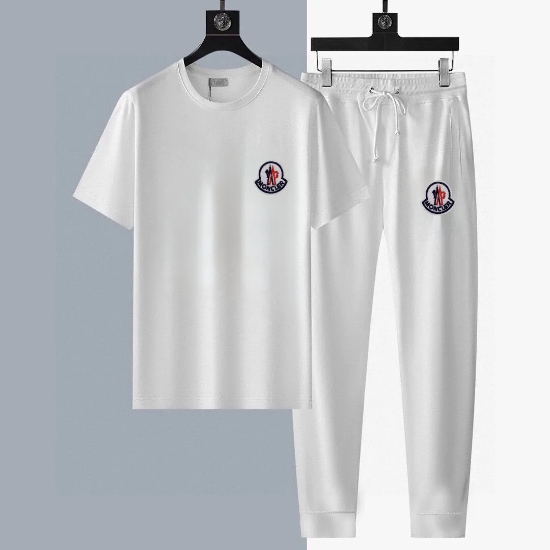 P320 [MONCLER Mouth Mouth] (Fat Man's Gospel) The same style as the 2025 official website. World-renowned luxury brand. Summer men's (double mercerized) high-quality 🐂 suit. It is made of imported original fabrics. It is a fashion trend of the season and a versatile hit. Simple and elegant, precise workmanship allows you to be at the top of fashion. Size: M-5XL (can be worn up to 220 pounds)