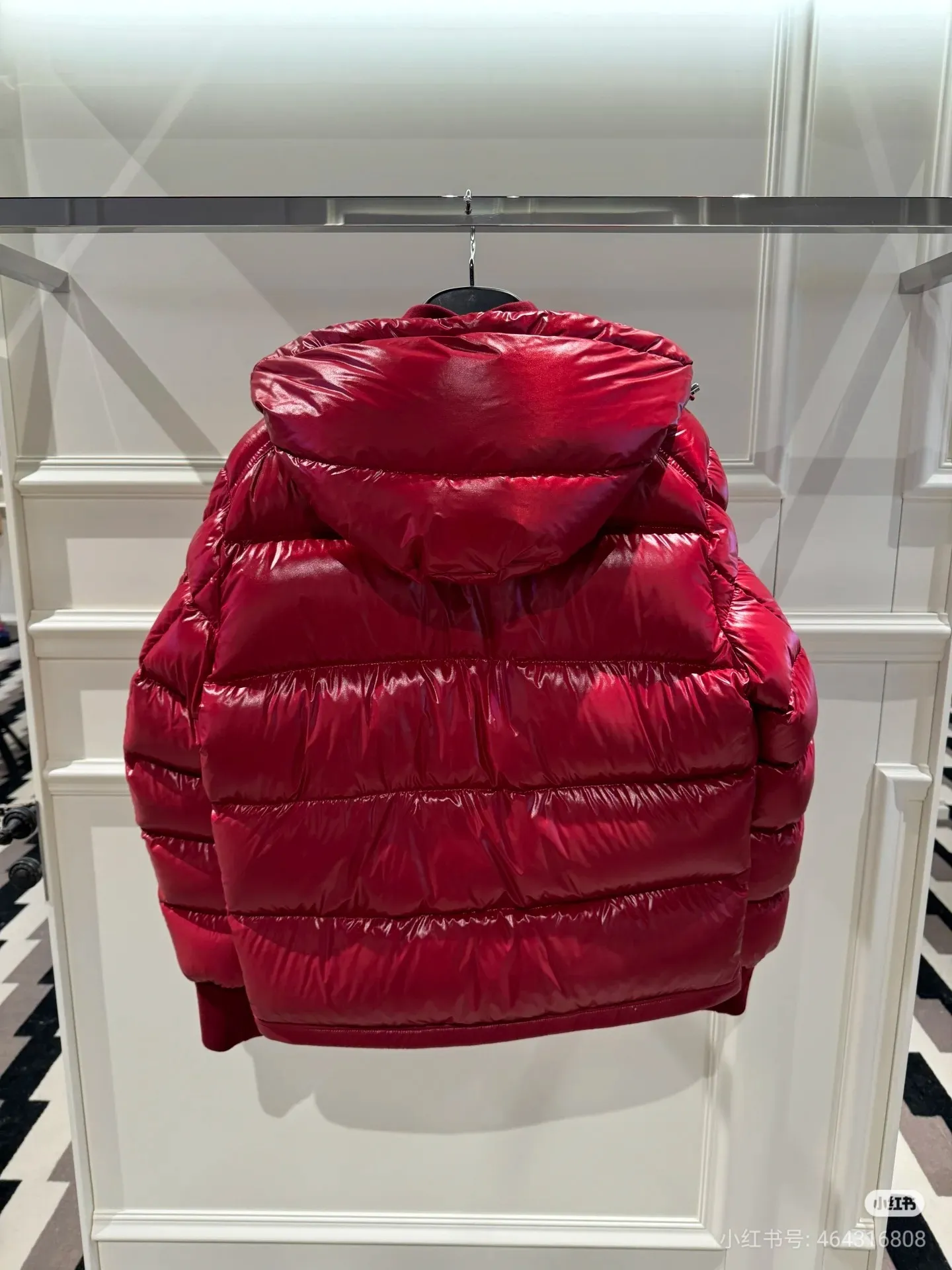 P920 [Top version] MONCLER/Mongolian, 2024ss latest classic autumn and winter down jacket #The highest version on the market 1:1 replica developed from the original board Fabric: Made of heavy industry top 90 white duck down, full and fluffy The hardware accessories are all imported original customization. Full of thickness The texture is different from market products Can be compared at the counter Highly restored Same style for men and women Counter synchronization Code number: 1 2 3 4 5