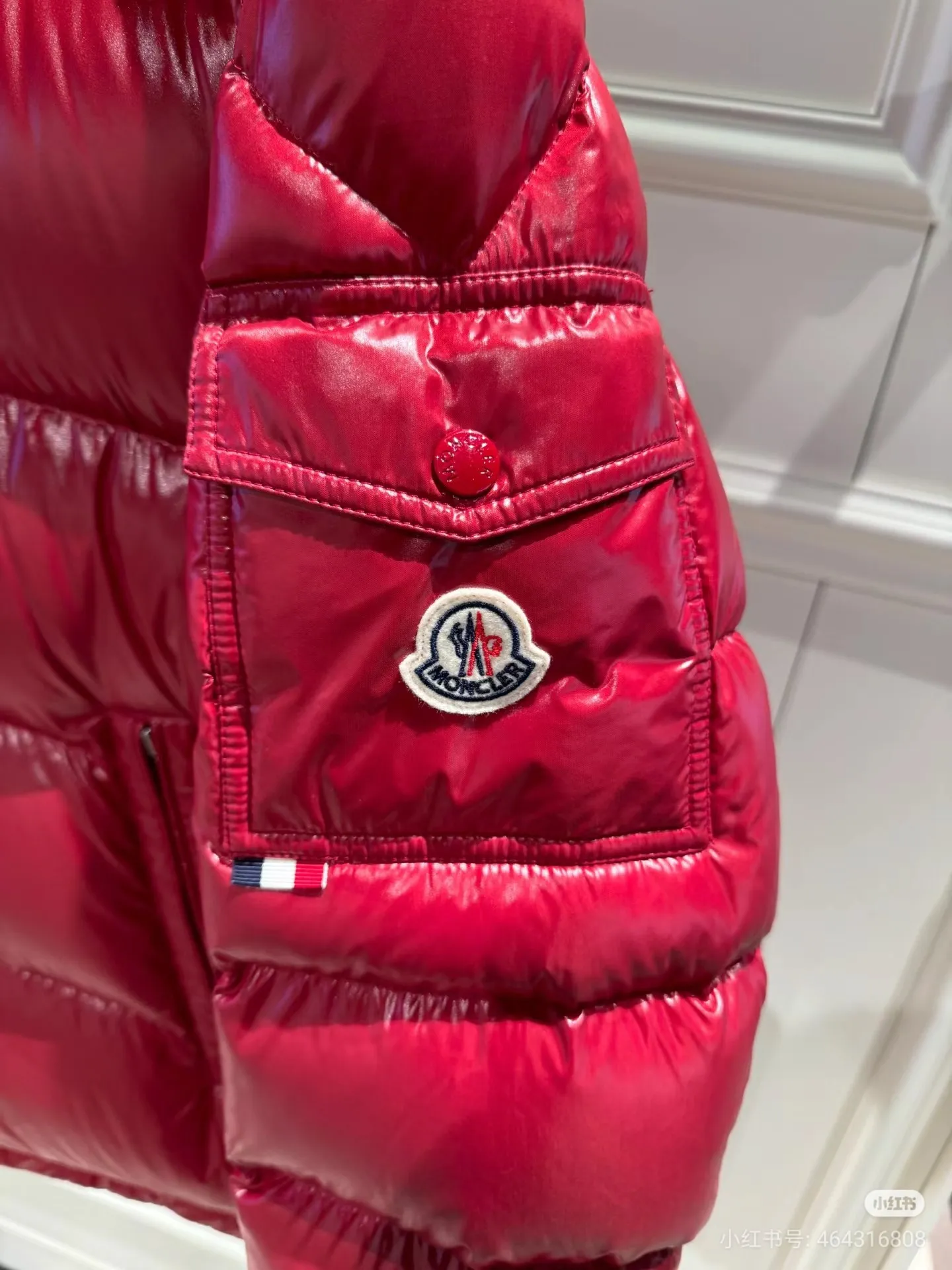 P920 [Top version] MONCLER/Mongolian, 2024ss latest classic autumn and winter down jacket #The highest version on the market 1:1 replica developed from the original board Fabric: Made of heavy industry top 90 white duck down, full and fluffy The hardware accessories are all imported original customization. Full of thickness The texture is different from market products Can be compared at the counter Highly restored Same style for men and women Counter synchronization Code number: 1 2 3 4 5