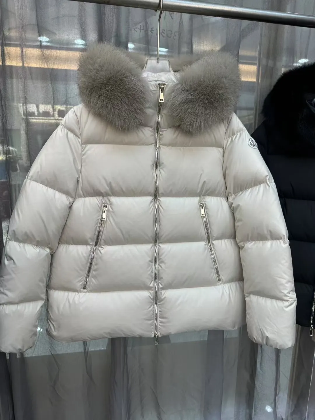 P940 Moncler Laiche short doll women's down jacket. Color: apricot, black Size: 1234
