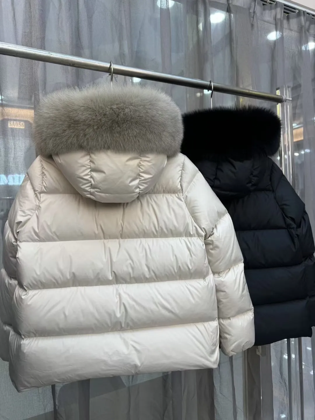 P940 Moncler Laiche short doll women's down jacket. Color: apricot, black Size: 1234
