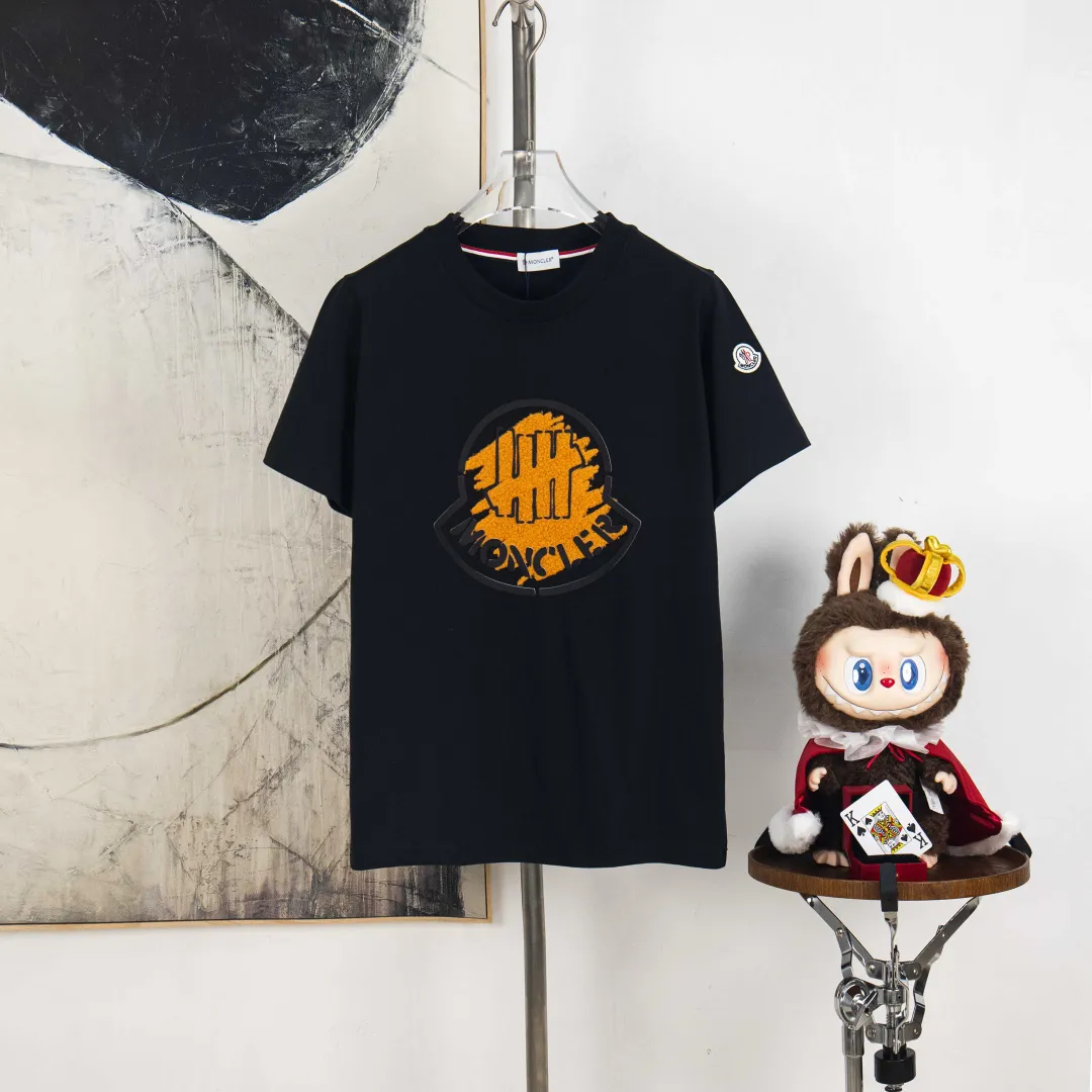 P200 💰 zp version [exclusive supply] MONCLER/muzzled 300g round neck short-sleeved T-shirt brand classic velvet splicing letter LOGO embossed technology official synchronization high version high quality fashionable personality versatile trend pure original quality original fabric hang tag collar label washed wheat three standards complete Color: black. White. Size: S M L XL XXL Number: WS10013