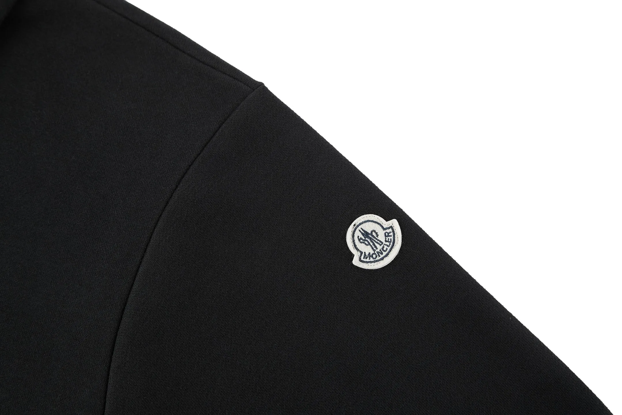 P360 MONCLER Mouth embroidered printed lapel sweatshirt Fabric: Made of 380g brushed sweatshirt terry, the fabric is brushed to make the surface feel softer and smoother. The thread is matched with 1*1 double yarn thread.  Craftsmanship: The embroidery uses flat lines and is embellished with brand embroidered letters. The armband is made of sheepskin composite embroidery technology.  Technology: The lower part of the sleeve is printed with artificial glue and ultra-fine film screen.  This sweatshirt is made of cotton fleece fabric and is an everyday basic item in the Monclerx FRGMT co-creation series. Moncler Genius design piece with logo embroidery. Wear with matching bottoms for a complete look. Collar made of cotton fleece fabric Half-zip closure Logo printing and embroidery details Accessories: Customized 1:1 washed logo Accessories: Customized 1:1 embroidered armbands Craftsmanship: Customized 1:1 three-dimensional embroidery Craftsmanship: Customized 1:1 printing craftsmanship Size: S-M-L-XL Color: Black