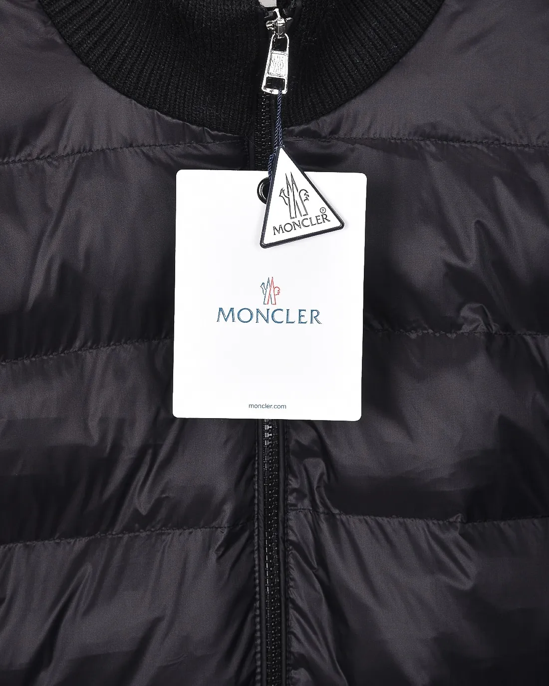 P416 Moncler/muzzle 25Fw classic down spliced ​​stand-up collar sweater cotton woolen sweater jacket 2025FW official website new original fabric official same style selected sweater customization imported wool fabric high-end version, counter custom fabric High breathability and comfort, precision production, impeccable detail processing, ✅customized logo engraved buttons, complete three labels. Brand element design concept reflects high quality. It feels delicate and soft! Presenting a casual cut, the upper body shape is great 🐍 Color; black and gray Size: S-XL