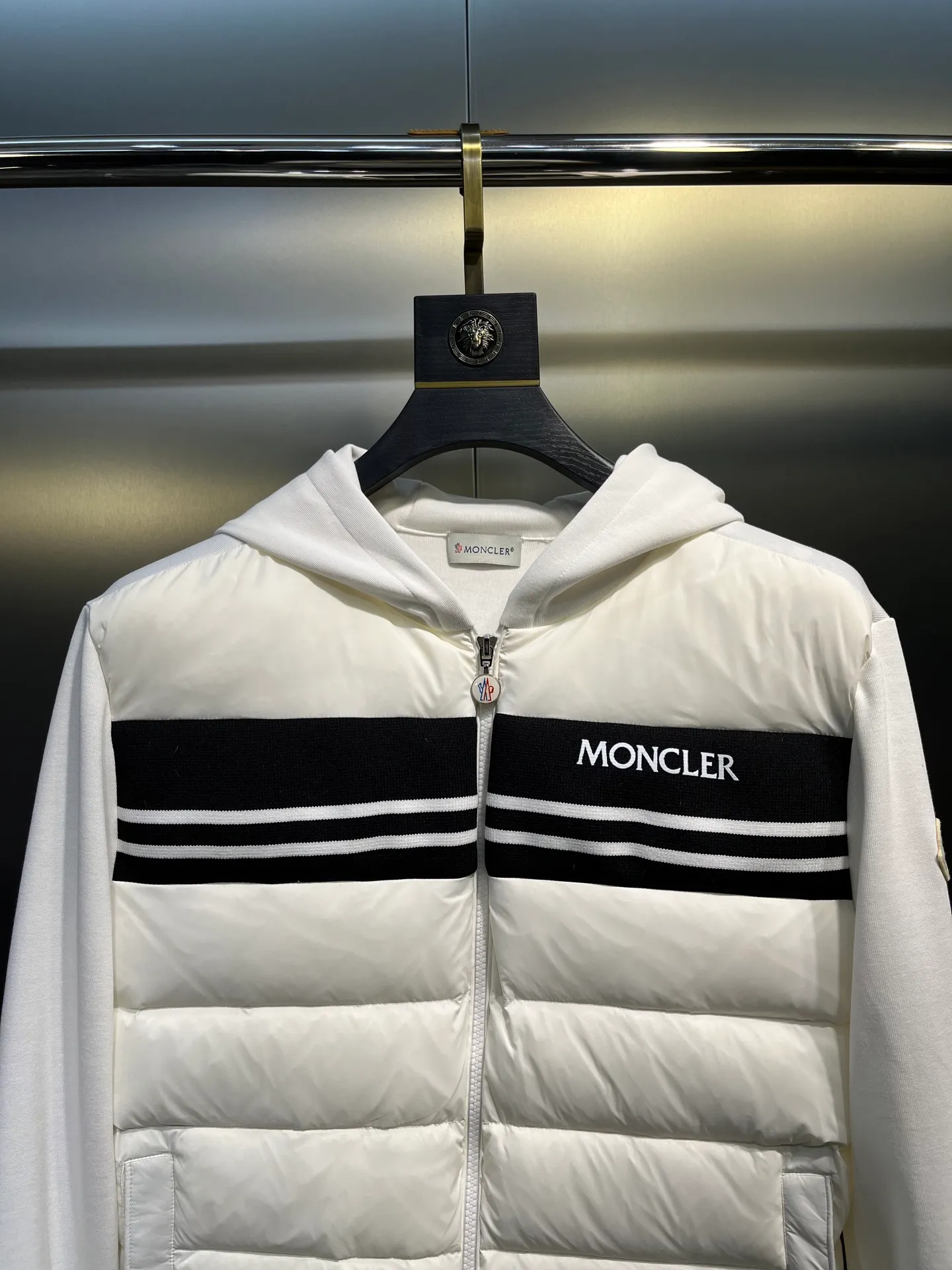 P700 moncler 🌟Mongolian knitted splicing down jacket 2025 autumn and winter new model Original customized hardware accessories are all imported Original customization Welcome to compare Absolutely high quality Made of top 95 white duck down Super soft Filled with fluffy and full feathers Super heavy workmanship Fabric workmanship and perfect version Note that the fabric is super comfortable Exclusive model Non-market goods Same style for men and women Size: m-xxl