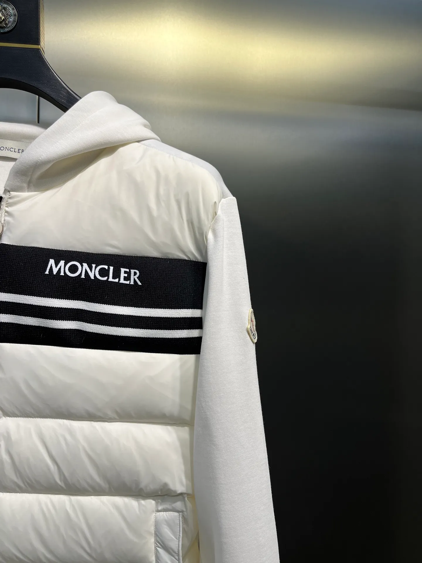 P700 moncler 🌟Mongolian knitted splicing down jacket 2025 autumn and winter new model Original customized hardware accessories are all imported Original customization Welcome to compare Absolutely high quality Made of top 95 white duck down Super soft Filled with fluffy and full feathers Super heavy workmanship Fabric workmanship and perfect version Note that the fabric is super comfortable Exclusive model Non-market goods Same style for men and women Size: m-xxl