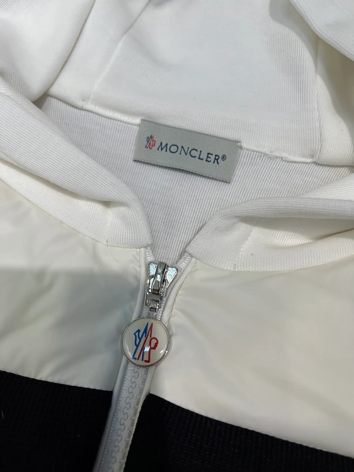 P700 moncler 🌟Mongolian knitted splicing down jacket 2025 autumn and winter new model Original customized hardware accessories are all imported Original customization Welcome to compare Absolutely high quality Made of top 95 white duck down Super soft Filled with fluffy and full feathers Super heavy workmanship Fabric workmanship and perfect version Note that the fabric is super comfortable Exclusive model Non-market goods Same style for men and women Size: m-xxl