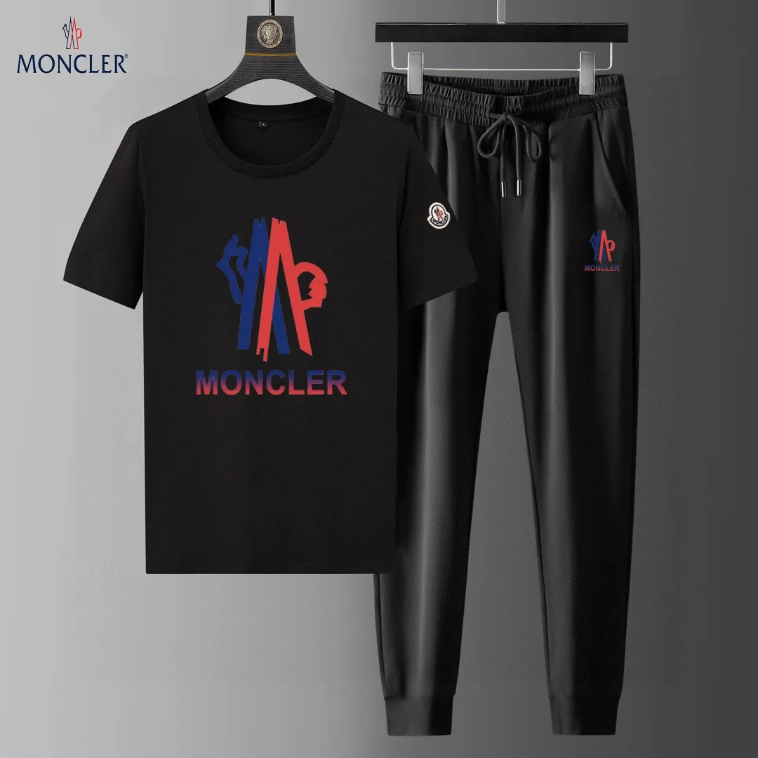 P320 [MONCLER] (Fat Man's Gospel) The same style as the 2025 official website. World-renowned luxury brand. Summer men's (double mercerized) high-quality 🐂 suit. It is made of imported original fabrics. It is a trendy style of the season and a versatile hit. Simple and elegant, precise workmanship allows you to be at the top of fashion. Size: M-5XL (can be worn up to 220 pounds)