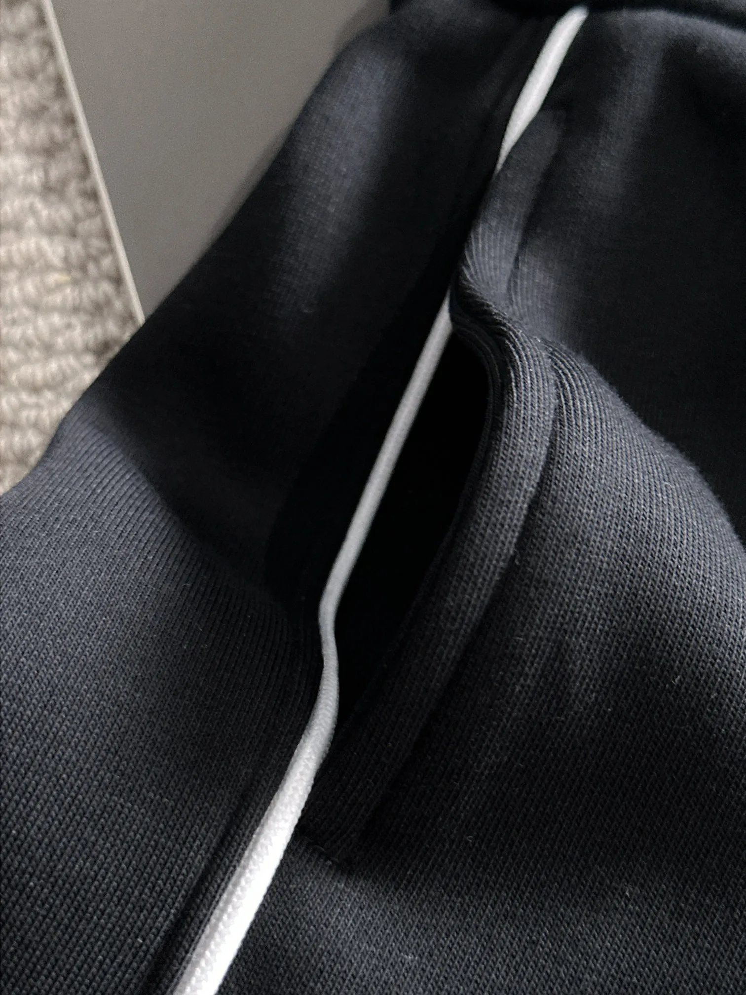 P310 MONCLER* (exclusive quality in the market) hot style 2꯭0꯭2꯭5 new autumn pants, original ⌚️ high version, masked. The fabric is made of 380g high-density double-sided Chinese custom fabric. It does not deform or shrink. The three-dimensional drape is amazing. Process introduction: The front and back panels are made of Behringer stacked show thousands of needle embroidery, chicken edges + wool labels, customized hardware accessories. Color: black SIZE：M-XXXL