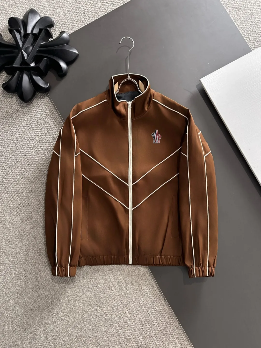 Next day shipping P720 MONCLER/Mongolian high quality 2025 autumn and winter new casual heavy industry suit exclusively developed by yb! High quality production! The top version of the trading company channel order, external orders for imported custom fabrics, high breathability and comfort, impeccable details, absolutely worth buying! This type of suit is also a must-have for lazy people. You don’t have to think about how to match it, you can just get it in one set! Brand element design concept, delicate and soft feel! It presents a casual cut and the upper body shape is great! On sale simultaneously on the official website! From a high-end men's positioning brand, the low-key luxury taste is irresistible! Exquisite workmanship and impeccable quality! The overall style is simple, fashionable and timeless, fully meeting the requirements of stylish and tasteful dressing! Sizes: S to XXL (or state your height and weight when placing an order)