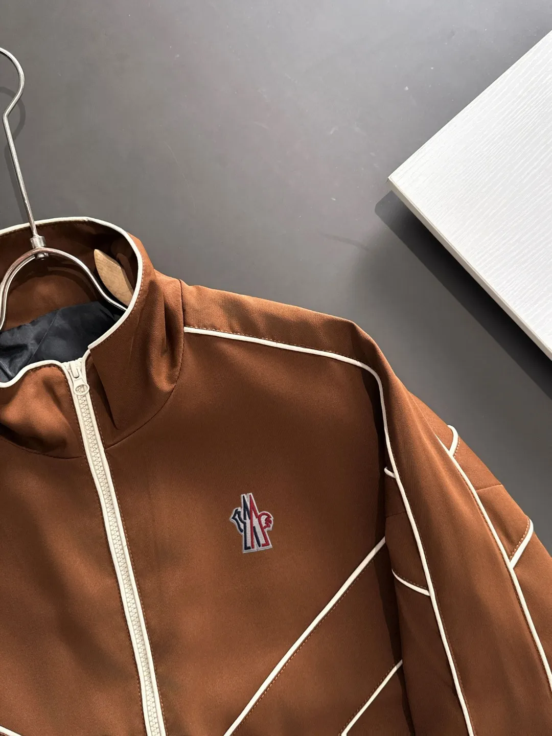 Next day shipping P720 MONCLER/Mongolian high quality 2025 autumn and winter new casual heavy industry suit exclusively developed by yb! High quality production! The top version of the trading company channel order, external orders for imported custom fabrics, high breathability and comfort, impeccable details, absolutely worth buying! This type of suit is also a must-have for lazy people. You don’t have to think about how to match it, you can just get it in one set! Brand element design concept, delicate and soft feel! It presents a casual cut and the upper body shape is great! On sale simultaneously on the official website! From a high-end men's positioning brand, the low-key luxury taste is irresistible! Exquisite workmanship and impeccable quality! The overall style is simple, fashionable and timeless, fully meeting the requirements of stylish and tasteful dressing! Sizes: S to XXL (or state your height and weight when placing an order)