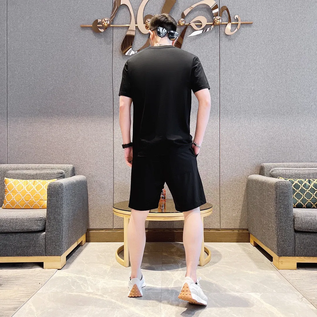P280 Brand [MONCLER] 2025 new men’s short-sleeved shorts suit! Synchronous sales on the official website! High-end version on the market! It feels delicate and soft! Make you more comfortable to wear! The draped silhouette is awesome! Size: M-5XL (please state your height and weight when placing an order)