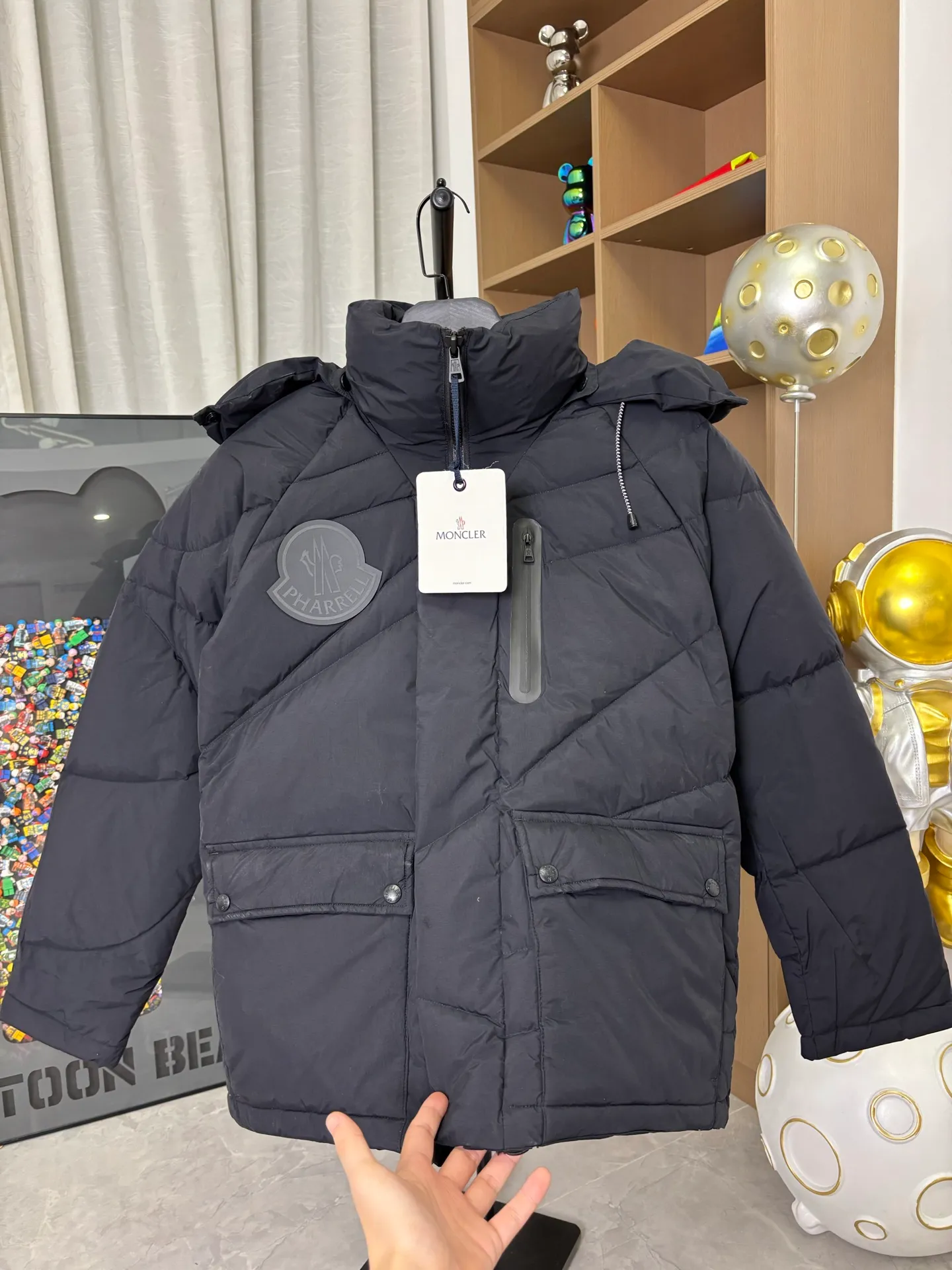 P1010 Style number: 222# Moncler Five sizes ~ same style for men and women. Color: black, apricot white. Size: s-xxl [Picture 9️⃣Size chart]