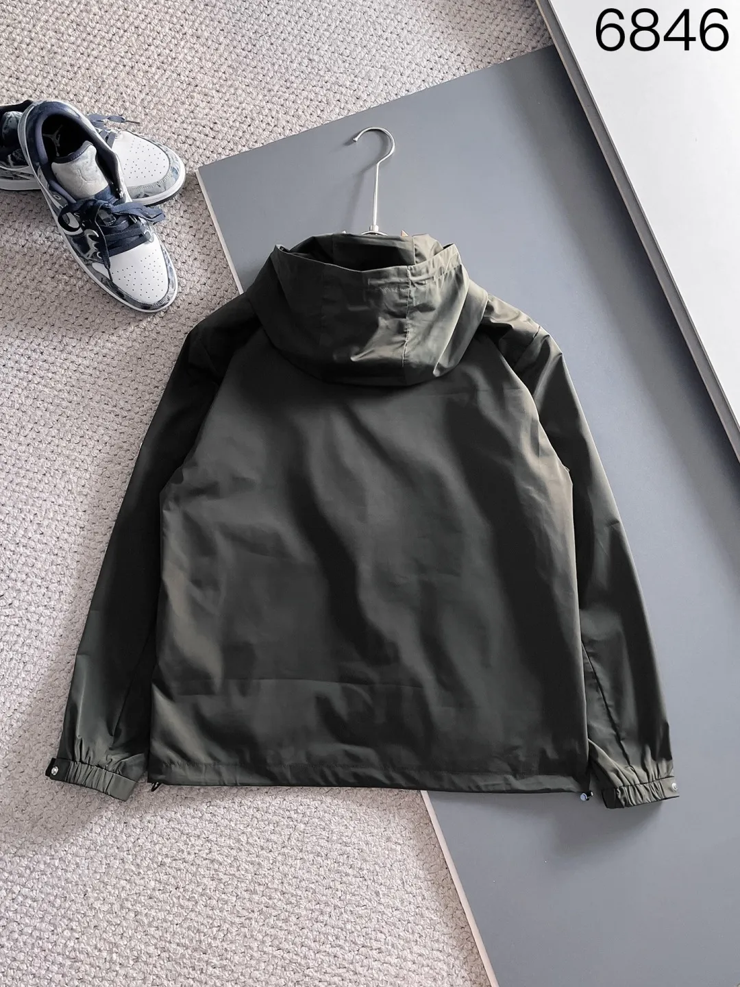 P540 🌸🌸🌸🌸Moncler top original order ❗High-end fabric feels soft and comfortable, and the color is high-end (different from the hard feel in the market) ❗ The new autumn and winter men's casual jackets ❗ have a unique and innovative interpretation of the classic logo, which is in line with the latest design concepts of the season. It is highly recognizable, with a simple khaki design, youthful and energetic, and the style and color matching can be freely worn according to the actual scene. It meets the conventional and orthodox dressing needs that are inclusive of all occasions. The outstanding printed surface is more suitable for street styling. It is highly recognizable, showing the vibrant colors of the city, and is highly moldable and practical!  This model is dominated by fabrics and craftsmanship. The company's customized fabrics are windproof, comfortable and breathable. The upper body is light and unburdened, and the overall details are of super high quality❗ The details are full of craftsmanship, and the accessories are all custom-made. The electroplated metal zippers and snap buttons are quite outstanding. They are very luxurious and high-end. The workmanship is extremely rigorous and elegant. Color: Picture color Size: M, L, xL, xxL, xxxL
