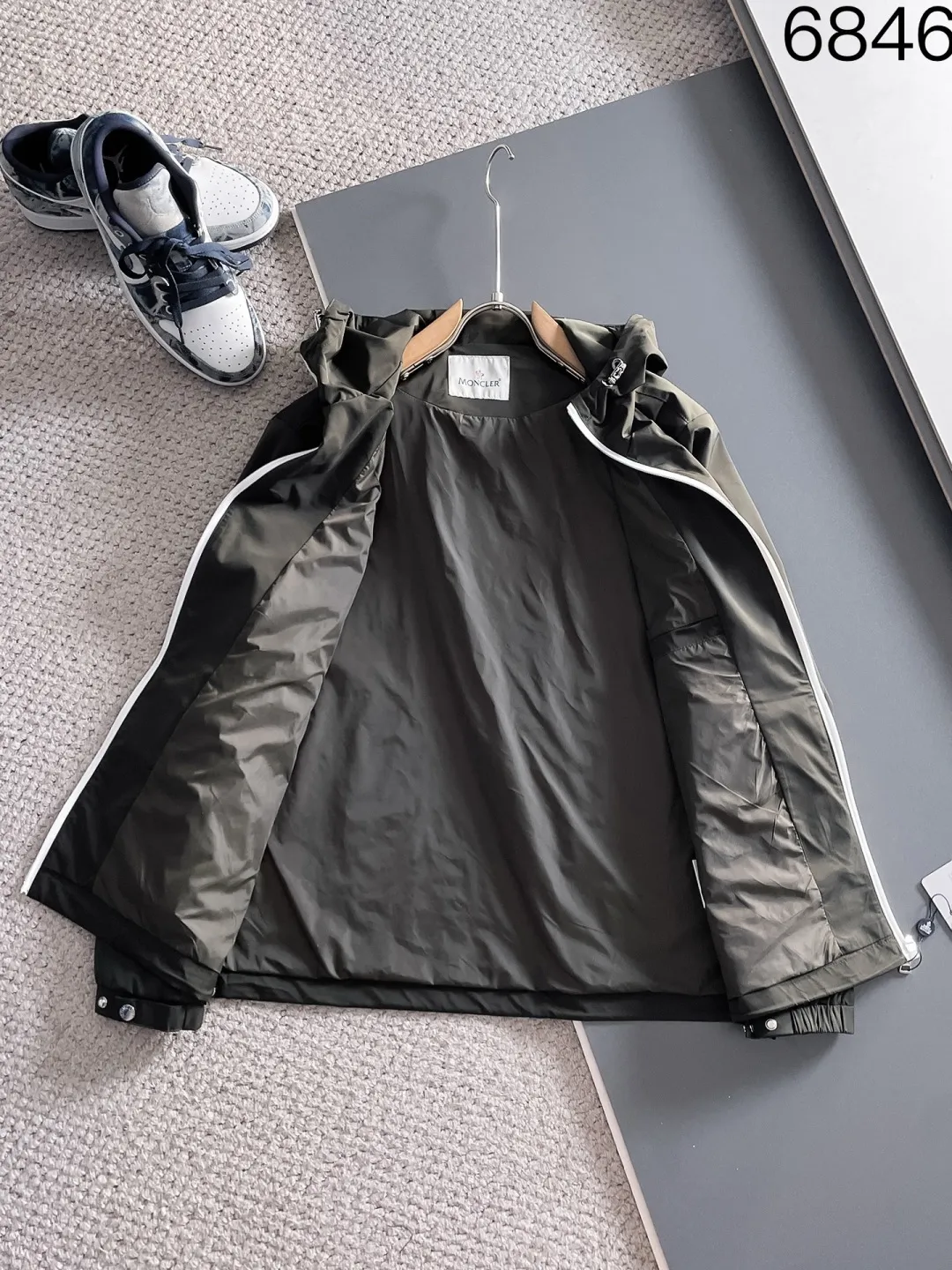 P540 🌸🌸🌸🌸Moncler top original order ❗High-end fabric feels soft and comfortable, and the color is high-end (different from the hard feel in the market) ❗ The new autumn and winter men's casual jackets ❗ have a unique and innovative interpretation of the classic logo, which is in line with the latest design concepts of the season. It is highly recognizable, with a simple khaki design, youthful and energetic, and the style and color matching can be freely worn according to the actual scene. It meets the conventional and orthodox dressing needs that are inclusive of all occasions. The outstanding printed surface is more suitable for street styling. It is highly recognizable, showing the vibrant colors of the city, and is highly moldable and practical!  This model is dominated by fabrics and craftsmanship. The company's customized fabrics are windproof, comfortable and breathable. The upper body is light and unburdened, and the overall details are of super high quality❗ The details are full of craftsmanship, and the accessories are all custom-made. The electroplated metal zippers and snap buttons are quite outstanding. They are very luxurious and high-end. The workmanship is extremely rigorous and elegant. Color: Picture color Size: M, L, xL, xxL, xxxL