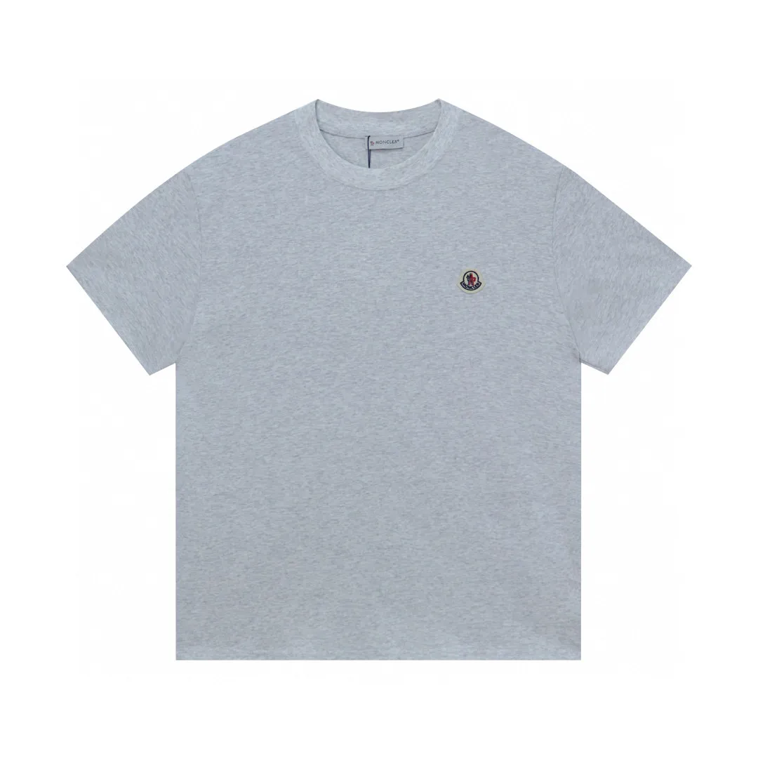 P130 Style No.: 808 〈MONCLER〉The price of the mousse is actually quite advantageous. Those who have been to the counters should all know that the price of the mousse is not much cheaper than Gucci Burberry. It is just relatively low-key and unwilling to hype. It is a picture that you want to buy or not. It has an aloof existence... Exclusively customized 270 grams of 32-count double yarn smooth cotton. The texture is very soft and comfortable. 100% different from the top fabrics in the market (does not shrink, deform, or pill). Matched with 320g 1*1 thread (the fabric thread is dyed in the same vat, no color difference, the thread is not easy to deform) Color: black white floral gray burgundy code number: S-XL