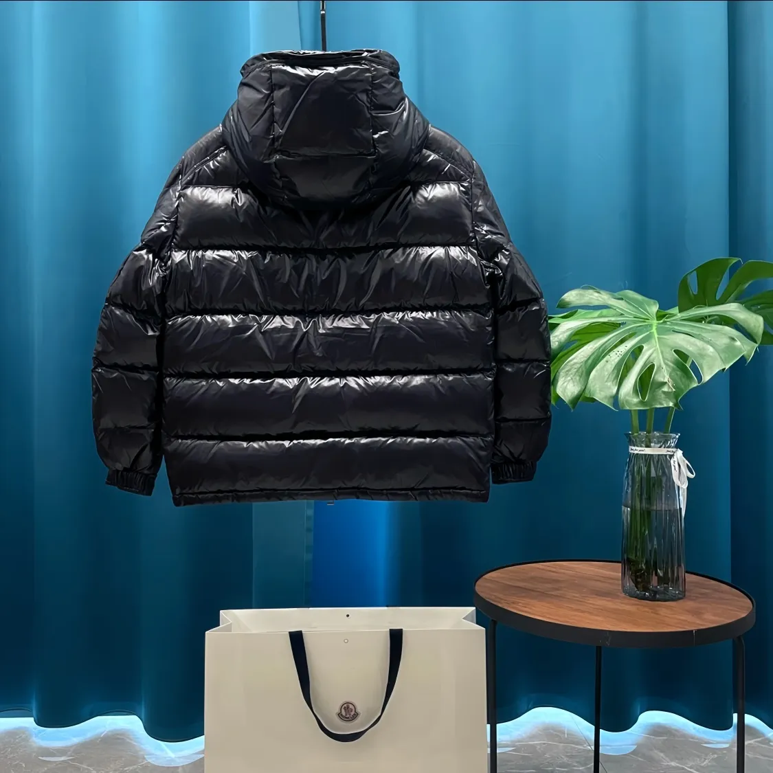 P760 Moncler➡️Maire women's down jacket. There are too many versions on the market. Quality and price are proportional. ➖Authentic synchronous anti-counterfeiting chip sensor! ➖National standard white duck down, high version of the classic series, never false goose down and other series of misleading! ➖15D nylon fabric/lining is of the highest standard, never velvet! ➖The original Velcro is durable, and the accessories and hardware are all custom-made from the original factory, 100% restoring the replica quality! ➖The perfect combination of every link ensures the smoothness of every piece of clothing, the Rolls-Royce of down jackets!
