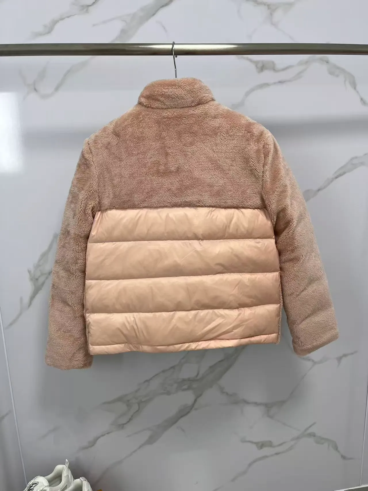P820 ​​🆕❤️Moncler this model: Polignac en teddy splicing design, filled with goose down ~ Super soft texture, delicate material for skin care ~ 2025 new color pink, gray, off-white