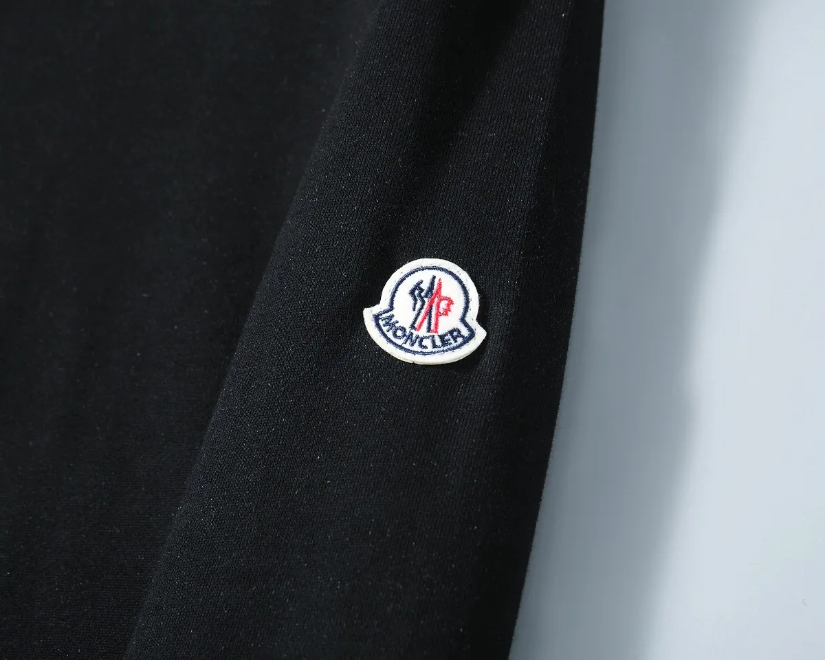 P580 🌸🌸🌸🌸Moncler 2025 new autumn and winter suit. High quality, top version of trading company channel order, exclusive and limited sale of overseas products, classic and eternal, absolutely worth buying! This type of suit is also a must-have. You don’t have to think about how to match it, you can just get it in one set! Customized fabric, smooth to the touch, yet stiff and stylish, giving the upper body a full texture! The overall design is simple and elegant without losing style. It has a strong sense of upper body and is definitely at the forefront of fashion. It is very comfortable to wear. There is no need to say much about the style and cut of the pants. The upper body is exquisite and vivid. It is a truly top-notch casual suit that can be used in various occasions whether it is sports or leisure time! ! !   Three complete standards Color: Picture color Size: M, L, xL, xxL, xxxL