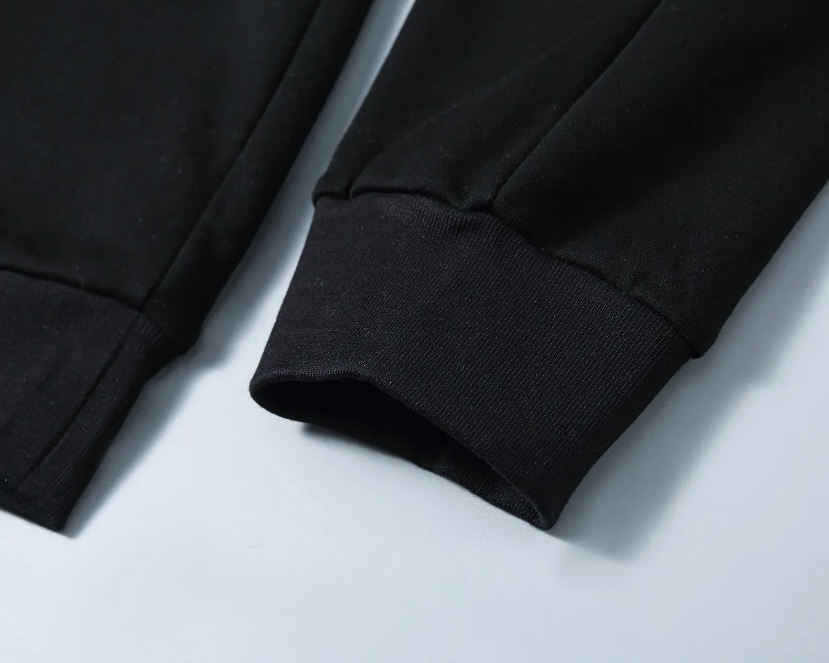P580 🌸🌸🌸🌸Moncler 2025 new autumn and winter suit. High quality, top version of trading company channel order, exclusive and limited sale of overseas products, classic and eternal, absolutely worth buying! This type of suit is also a must-have. You don’t have to think about how to match it, you can just get it in one set! Customized fabric, smooth to the touch, yet stiff and stylish, giving the upper body a full texture! The overall design is simple and elegant without losing style. It has a strong sense of upper body and is definitely at the forefront of fashion. It is very comfortable to wear. There is no need to say much about the style and cut of the pants. The upper body is exquisite and vivid. It is a truly top-notch casual suit that can be used in various occasions whether it is sports or leisure time! ! !   Three complete standards Color: Picture color Size: M, L, xL, xxL, xxxL
