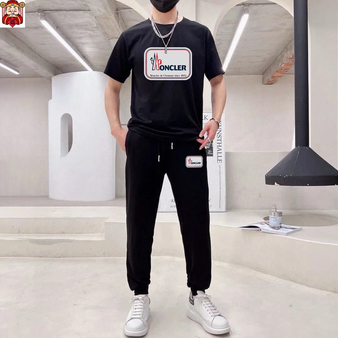 P330 [MONCLER Mouth Mouth] (Fat Man's Gospel) The same style as the 2025 official website. World-renowned luxury brand. Summer men's (double mercerized) high-quality 🐂 suit. It is made of imported original single fabrics. It is a fashion trend of the season and a versatile hit. Simple and elegant, precise workmanship allows you to be at the top of fashion. Size: M-5XL (can be worn up to 220 pounds)