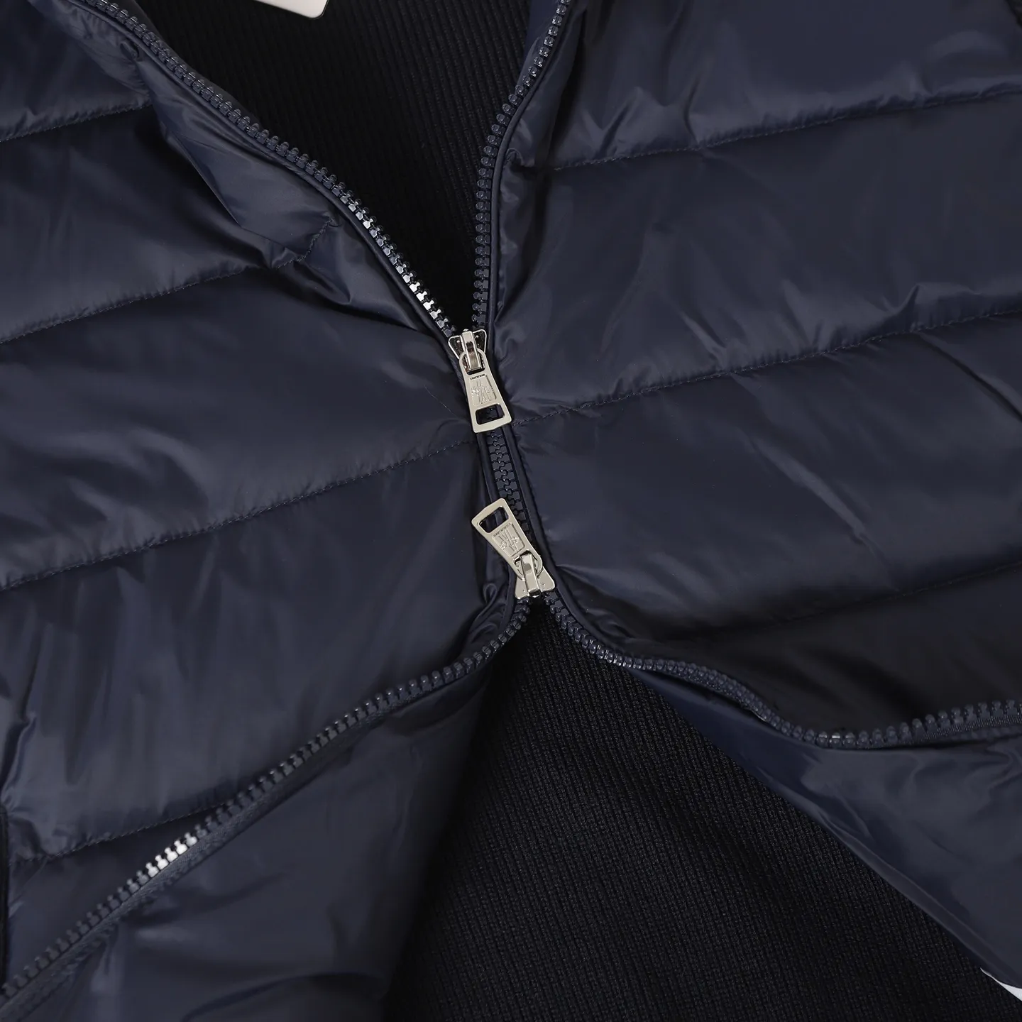 P680 MONCLER/Moncler autumn and winter men's padded wool zipper hooded letter knitted down jacket Made of wool Longue saison lining Longue saison front, filled with down Ribbed knit 12 needles Fine soft hood Zipper closure Pocket Logo quilting Logo patch Color: black/navy blue/green size: S/M/L/XL/XXL