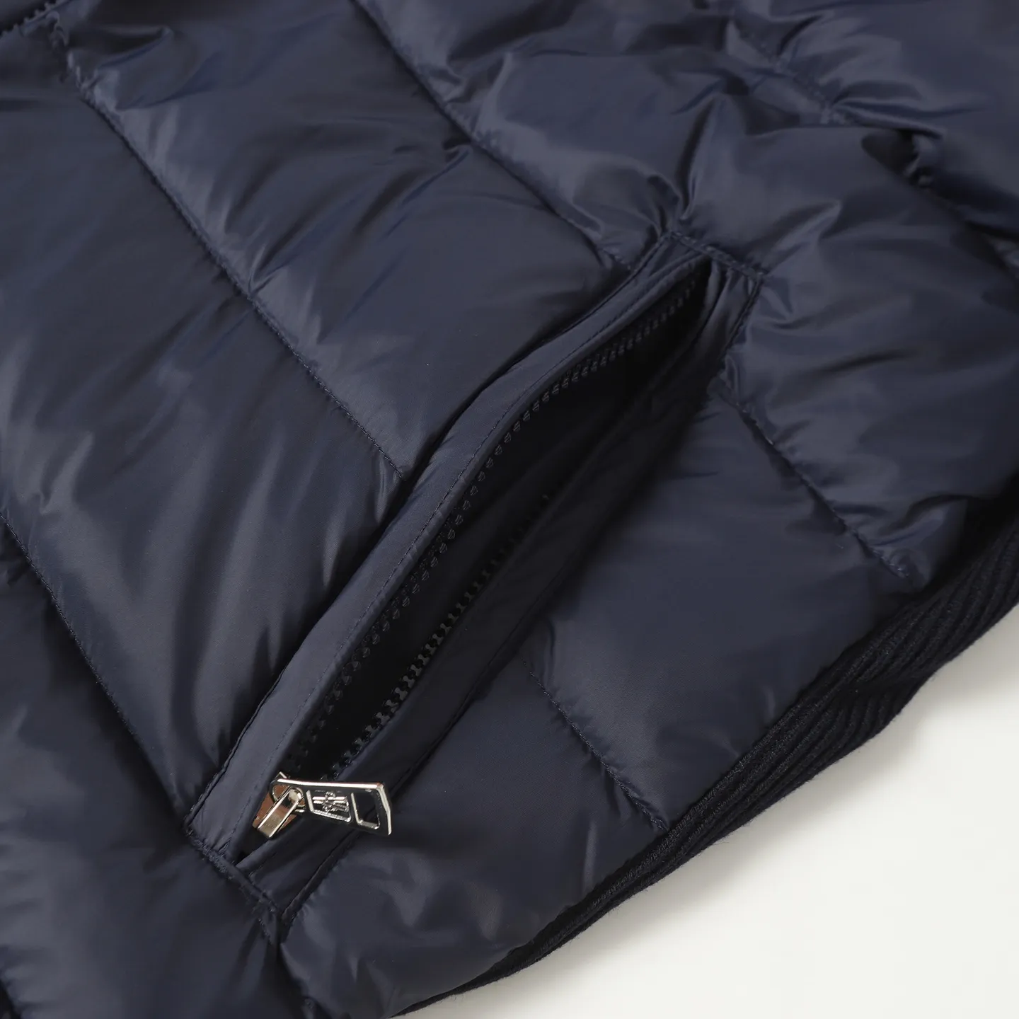 P680 MONCLER/Moncler autumn and winter men's padded wool zipper hooded letter knitted down jacket Made of wool Longue saison lining Longue saison front, filled with down Ribbed knit 12 needles Fine soft hood Zipper closure Pocket Logo quilting Logo patch Color: black/navy blue/green size: S/M/L/XL/XXL