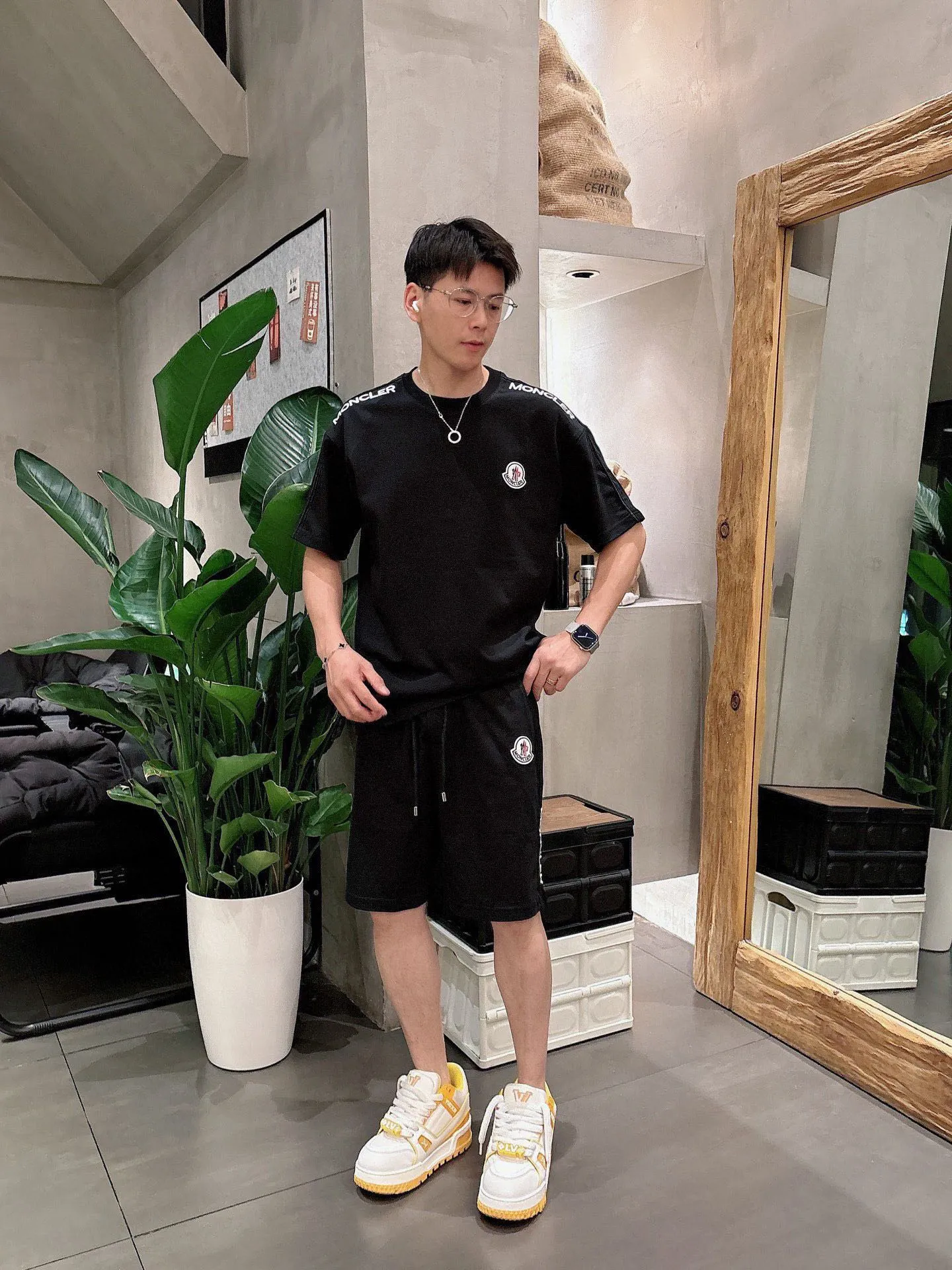 P560 Brand [MONCLER Mouth Covered] 2025 round neck short-sleeved shorts suit. The pure cotton fabric upper body will not be stuffy, the smooth and comfortable skin-friendly effect is more breathable, the fabric has its own texture, classic logo technology, a new interpretation from a unique angle, the first choice for fashion and versatility! Size: M-3XL (maximum wear: 190 pounds)