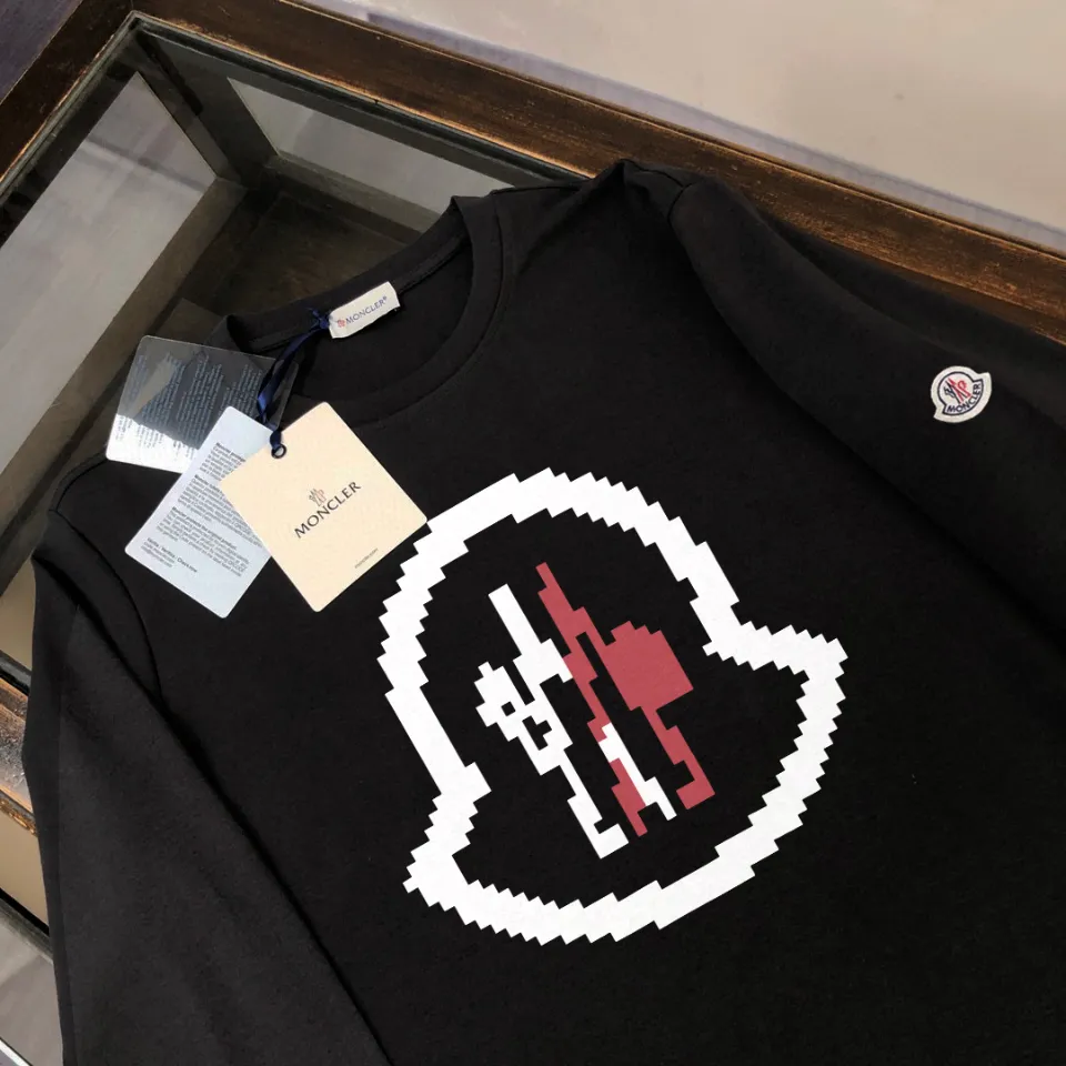 P180, a non-off-the-shelf model, you can trust it. Moncler printed long-sleeved T-shirt, 240g breathable cotton fabric, very soft and comfortable texture, does not shrink, does not deform, does not ball), can be worn alone as a base layer. Original customized accessories, collar label, care mark, hangtag, packaging (perfect details) Color: White Black Size: XS S M L