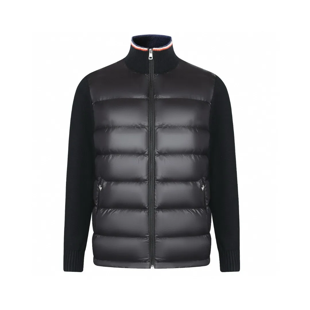 P830 [Exclusive supply] Moncler quilted wool splicing down jacket is filled with high-quality white duck down, with a filling capacity of 130g, and has excellent thermal insulation effect. The fabric is made of high-density woven 100% polyester fiber with a thickness of 0.08mm to avoid increasing the overall weight and is smooth. The high-density woven structure forms a wind resistance layer to protect the thermal efficiency of the thermal layer from loss. It can withstand the expansion pressure of down and prevent deformation and damage after long-term use. The 7-needle medium-thick knitted structure uses thicker yarns to weave woolen fabrics with obvious thickness and weight. The texture is clearly visible and has a rough, retro texture. It has a good skeleton feel and is relatively stiff, and can maintain the silhouette of the clothing for a long time. It also provides more layers of still air to lock in heat. The three-color trim at the collar draws traditional inspiration and becomes the finishing touch. Smooth pocket zipper closure enhances practicality and aesthetics. Size:1-2-3-4