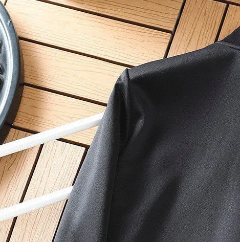 P400 [MONCLER] (Gospel for Fatty) hot-selling suit is coming. Focus on the original version of the official website. 2025 new hot-selling cardigan and sweatshirt suit. The original order is the best product🇭🇰. It is the meticulous work of top designers. It has a fitting and perfect upper body effect. All-natural high-quality Roman cotton 100%, close-fitting comfort, noble and elegant! Original hardware embodies elegance and nobility! Counter size: M-5XL (maximum wear up to 220 pounds)