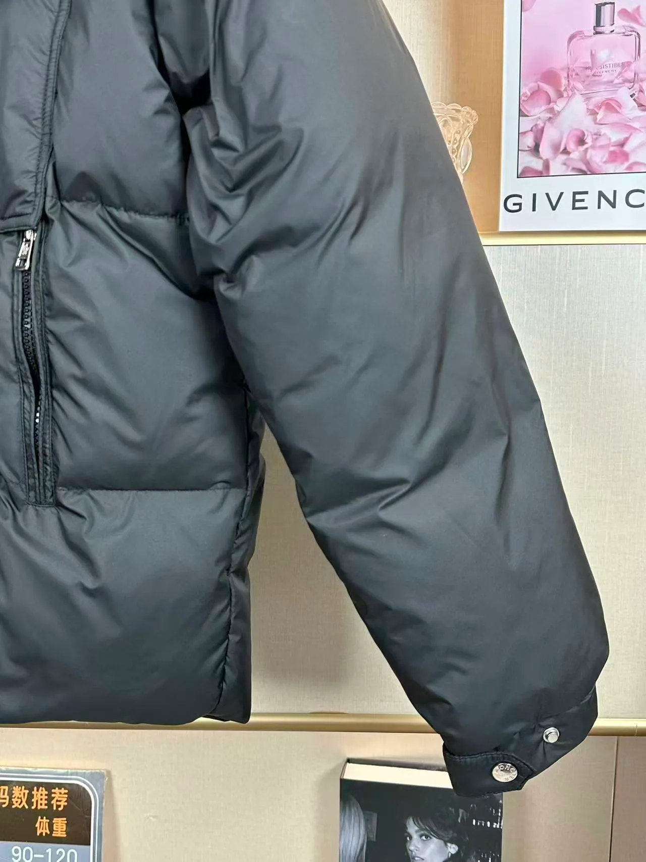 P780 Moncler/Mask Braye short men's down jacket jacket official website. Down jacket imported sheepskin➕lamb wool splicing, 90 white duck down filling, made of water-repellent fabric, with wool trim and detachable hood, super hot style. Size M-XXXL