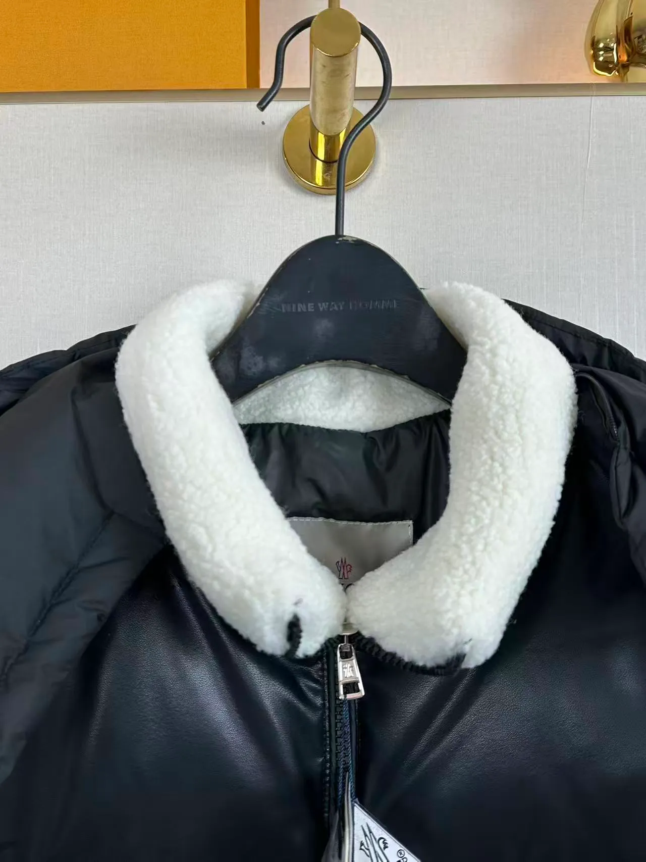 P780 Moncler/Mask Braye short men's down jacket jacket official website. Down jacket imported sheepskin➕lamb wool splicing, 90 white duck down filling, made of water-repellent fabric, with wool trim and detachable hood, super hot style. Size M-XXXL