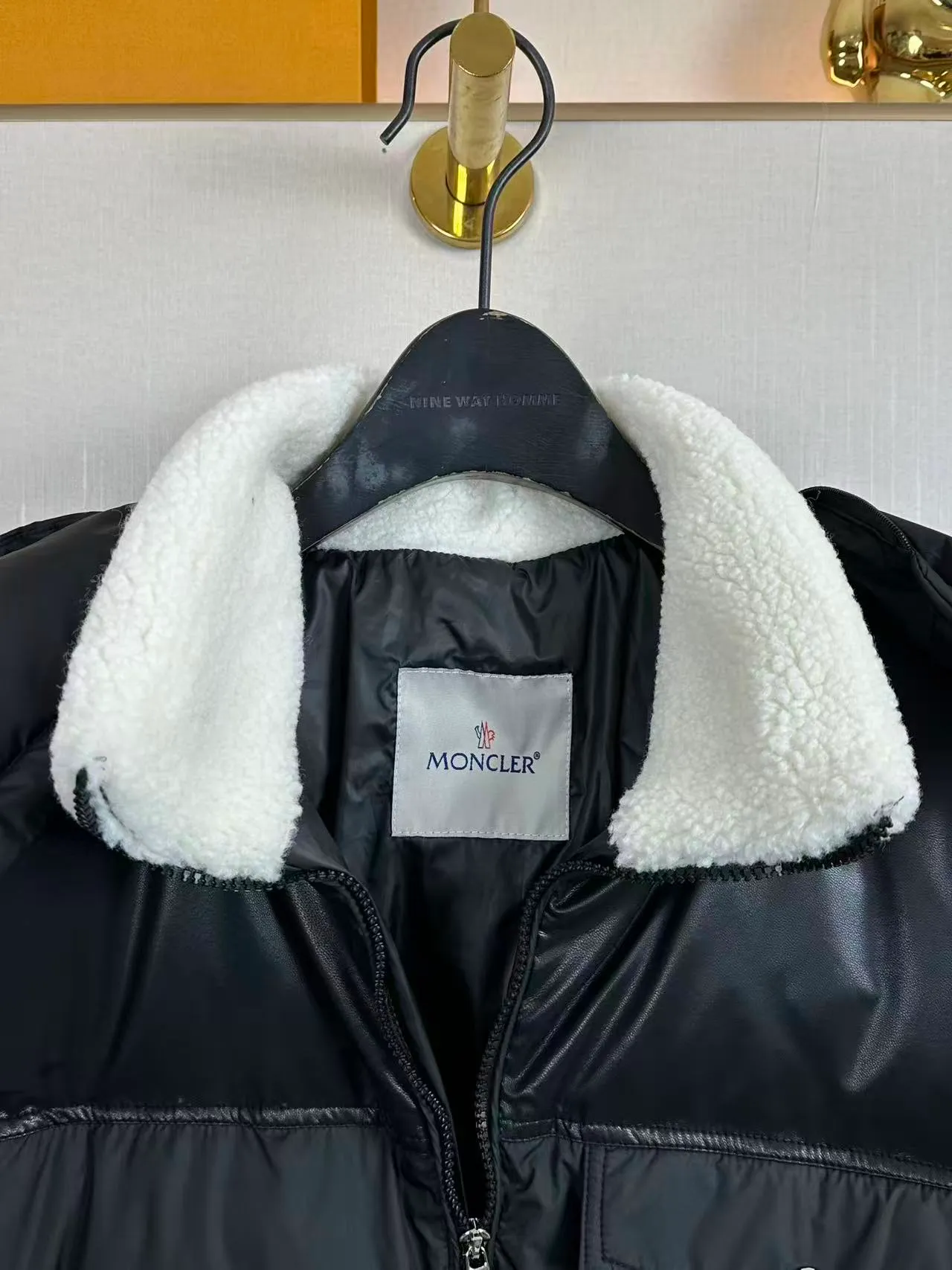 P780 Moncler/Mask Braye short men's down jacket jacket official website. Down jacket imported sheepskin➕lamb wool splicing, 90 white duck down filling, made of water-repellent fabric, with wool trim and detachable hood, super hot style. Size M-XXXL
