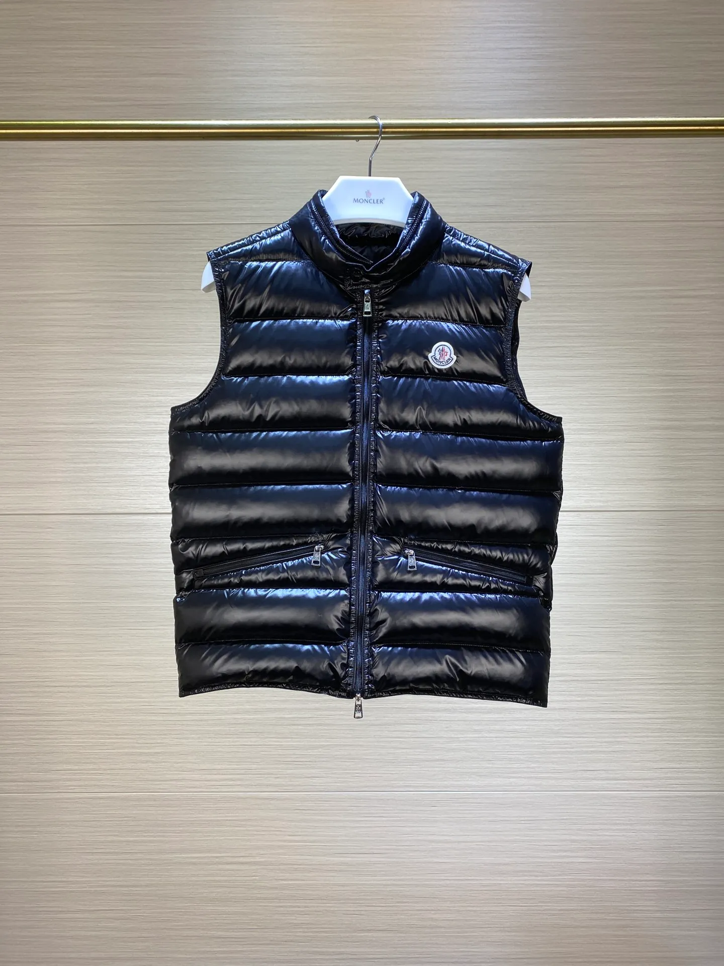 P580 The latest simple and elegant moncler men's lightweight vest Gul series black 123456