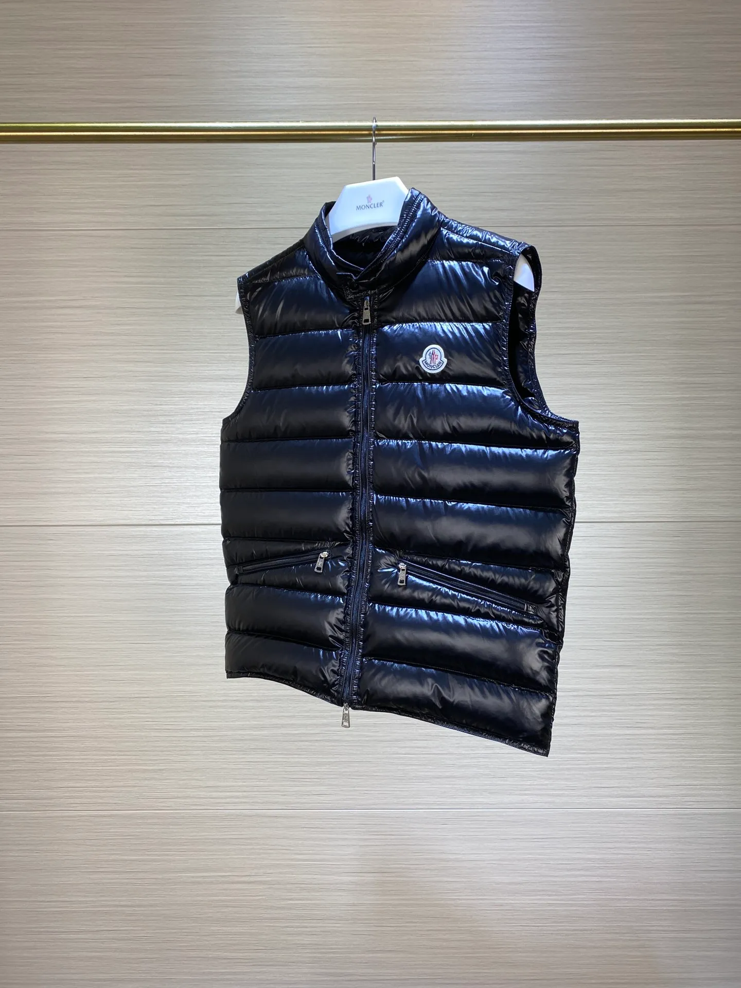 P580 The latest simple and elegant moncler men's lightweight vest Gul series black 123456