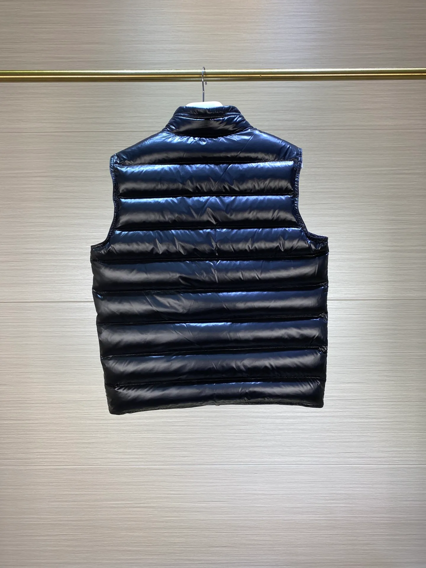 P580 The latest simple and elegant moncler men's lightweight vest Gul series black 123456