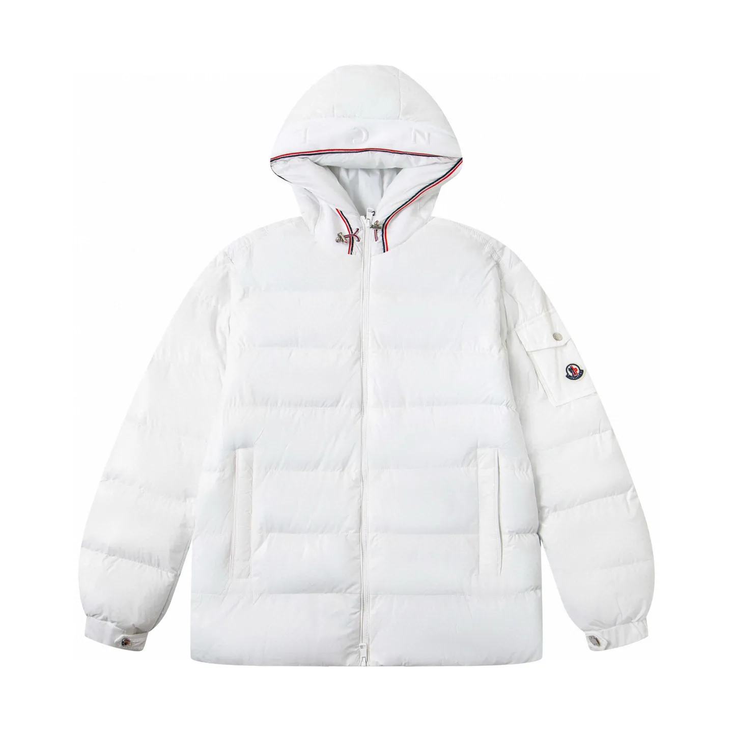 P390 Moncler｜Moncler Matte Classic Cotton Jacket Top Original Size: M-2XL Description: Influenced by the iconic outerwear of the 1980s, the Maya jacket re-examines the look of the Moncler archives with modern style and cutting-edge elements. This is the brand's professional achievement in ski equipment. Whether in terms of sport or style, this high-performance and positive-spirited jacket has all the elements a competitive athlete needs to claim the title. Make an original product with care, so that every customer has the confidence to introduce it to his customers: This is the top replica version in China